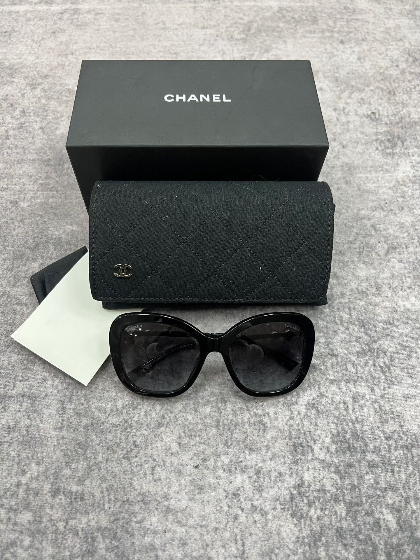 Chanel Chanel Pearl Sunglasses Size ONE SIZE - 1 Thumbnail