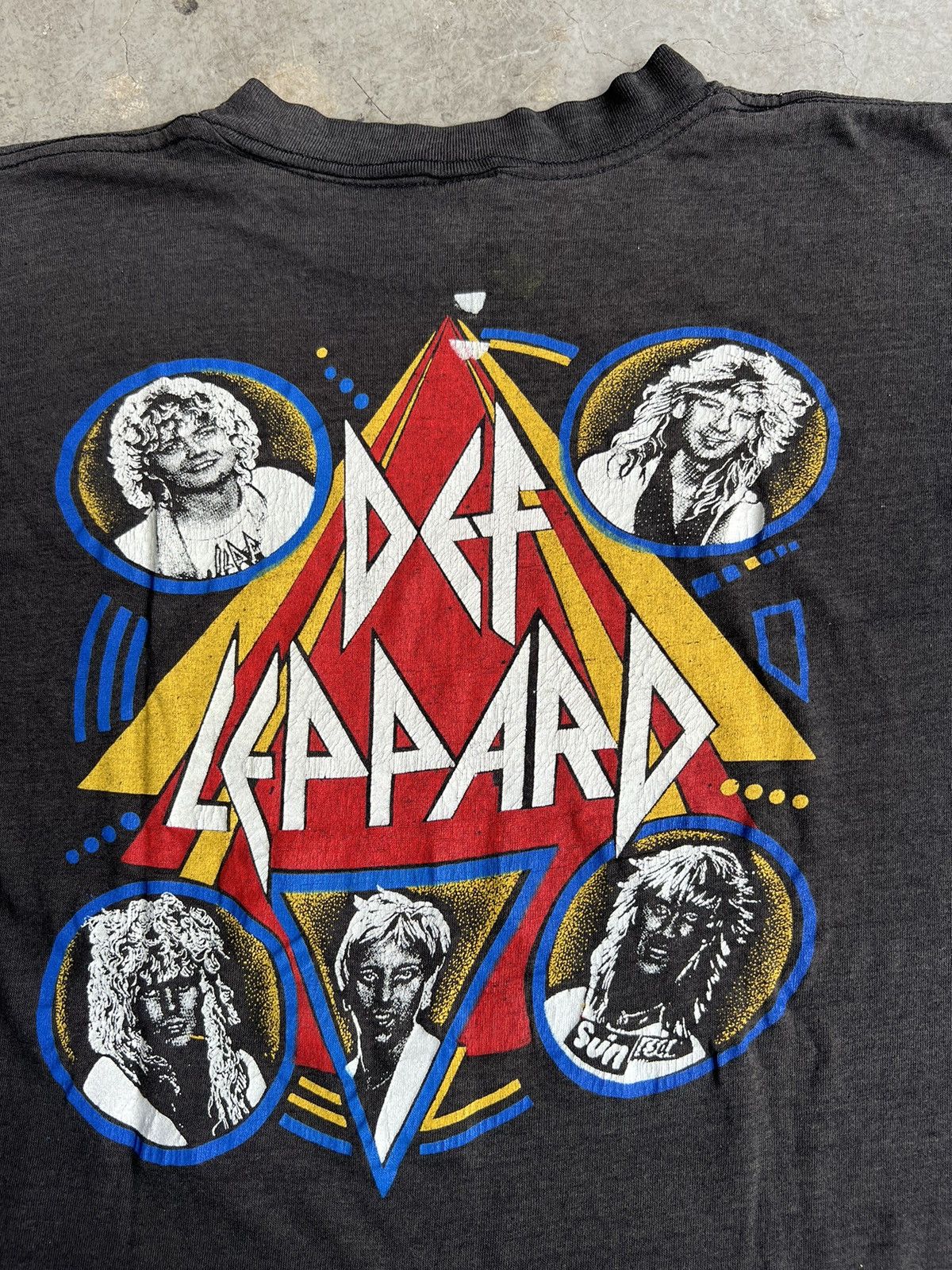 Band Tees Vintage 1987 Def Leppard No Tour Hysteria Band Tees Size US M / EU 48-50 / 2 - 5 Thumbnail