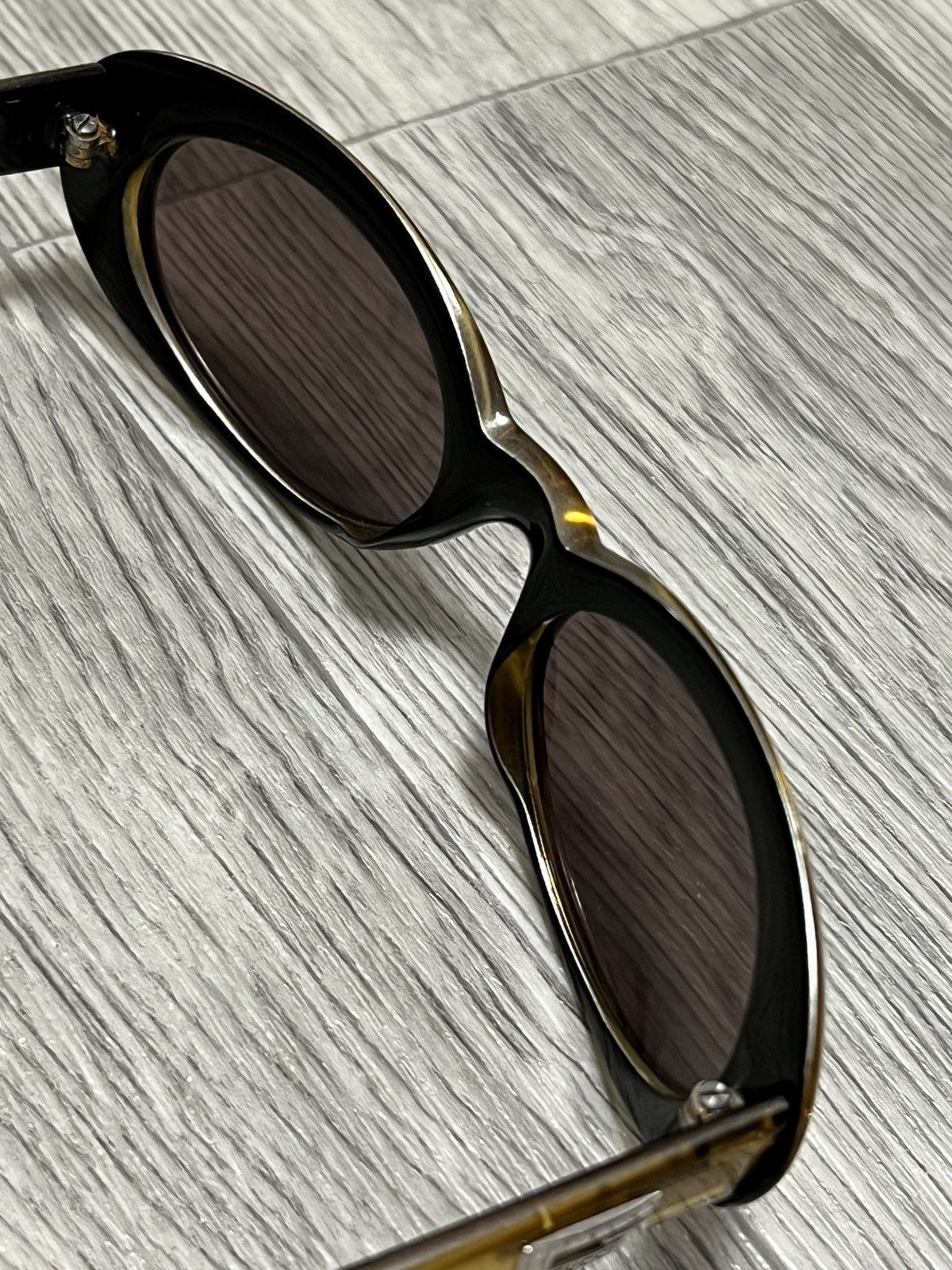 Vintage Gucci Vintage gold sunglasses with black inner temples Size ONE SIZE - 14 Thumbnail