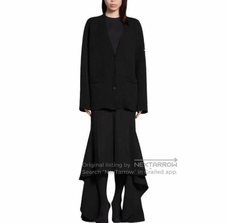 Balenciaga Balenciaga Solid color V-neck single-breasted knitted swea Size US L / EU 52-54 / 3 - 6 Thumbnail