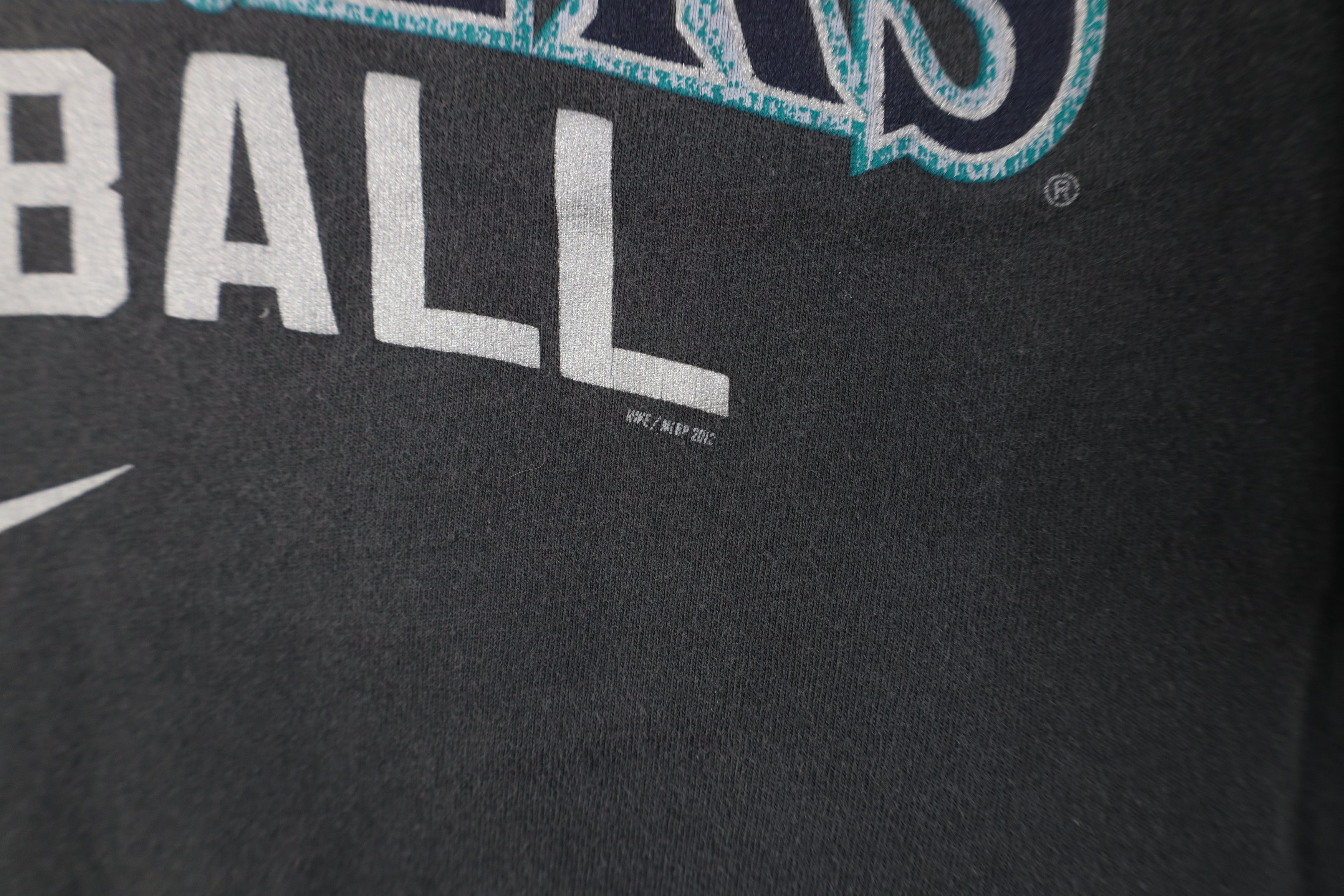 Nike Vintage Y2K Nike Swoosh Seattle Mariners Baseball T-Shirt Size US L / EU 52-54 / 3 - 6 Thumbnail