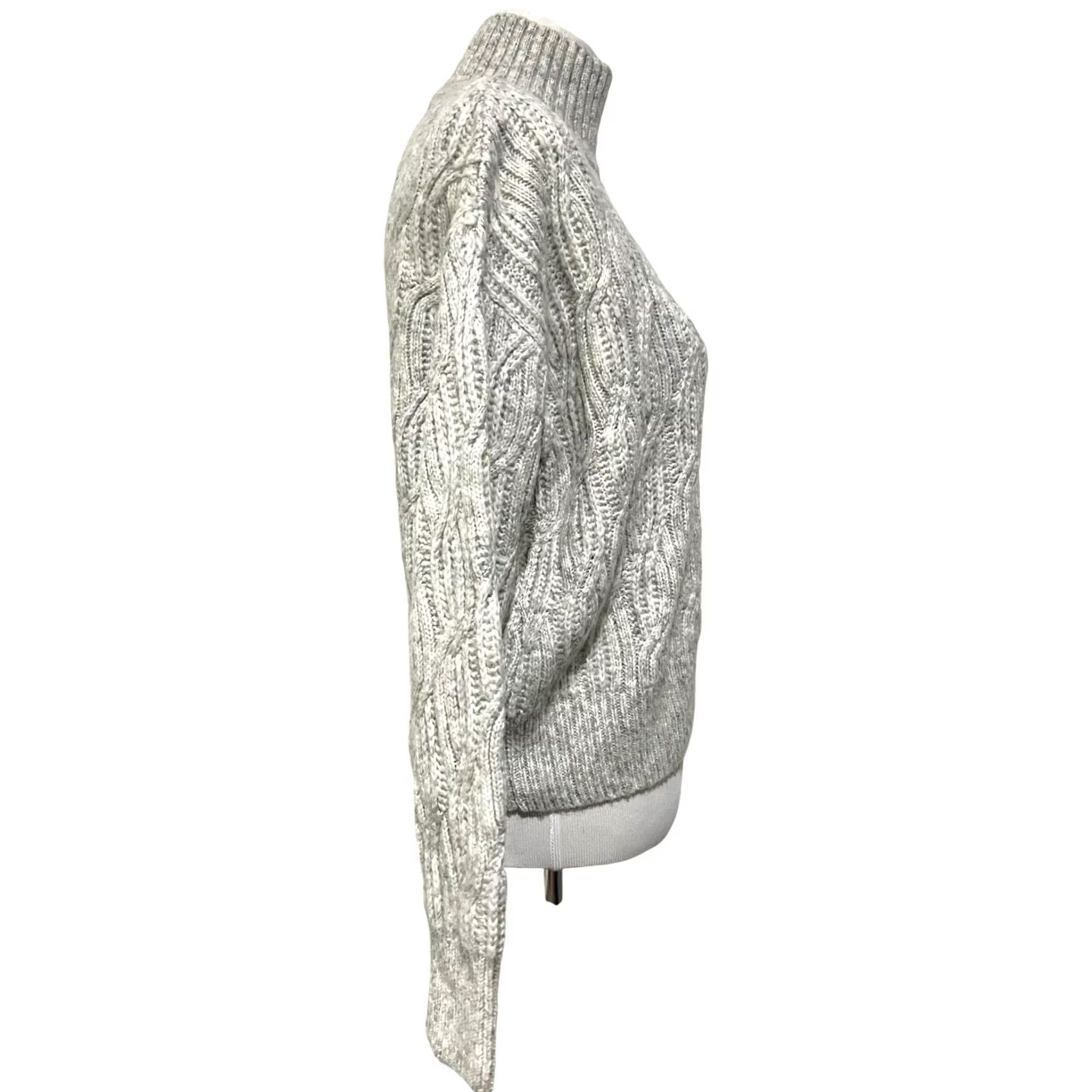Vineyard Vines Vineyard Vines Women’s Sweater Cable Knit Turtleneck Light Gray Sz Small Pullover Crew Neck Long Sleeve Knit Style: Cable-Knit Adult Womens Ladies? Size S / US 4 / IT 40 - 7 Thumbnail