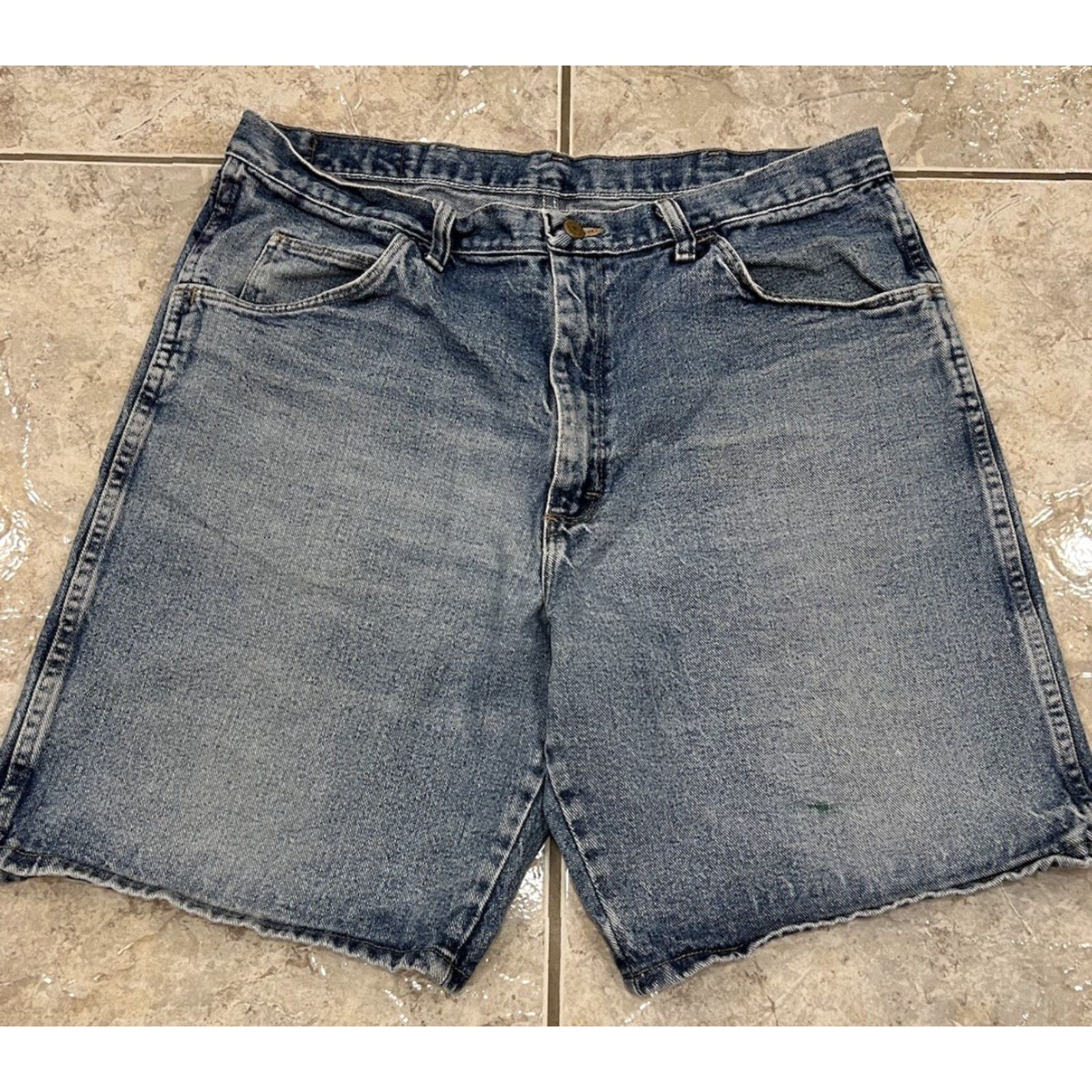 Wrangler Wrangler Denim 36 Mens Relaxed Fit 9" Shorts Bermuda Jorts Distressed Denim Blue Light Wash 5 Pocket Cargo Workwear Casual Outdoor Mens Size US 36 / EU 52 - 4 Thumbnail