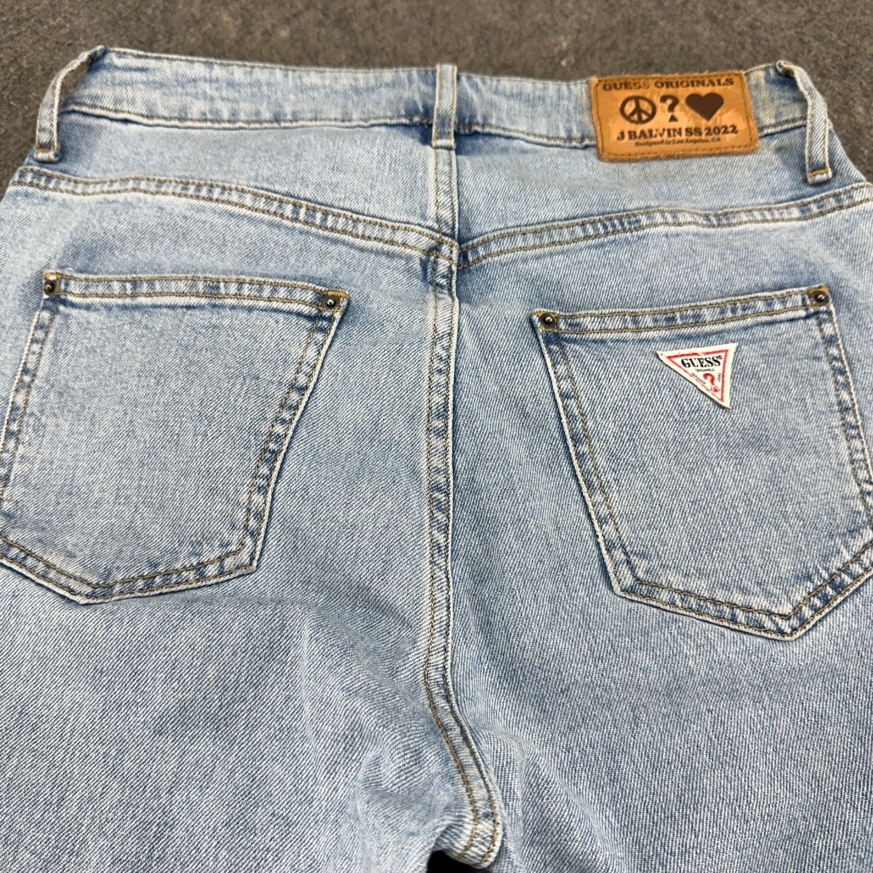Guess GUESS Jeans Womens 28 Blue Flare J Balvin SS 22 Light Wash Stretch Denim 5-Pocket Inseam 33 Solid Button Zip Women Regular Vintage No Size 28" / US 6 / IT 42 - 6 Thumbnail