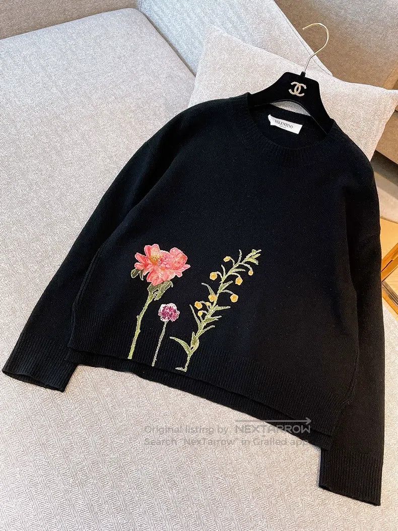 Valentino Valentino Sequin embroidered floral knitted cashmere sweat Size XS / US 0-2 / IT 36-38 - 1 Thumbnail
