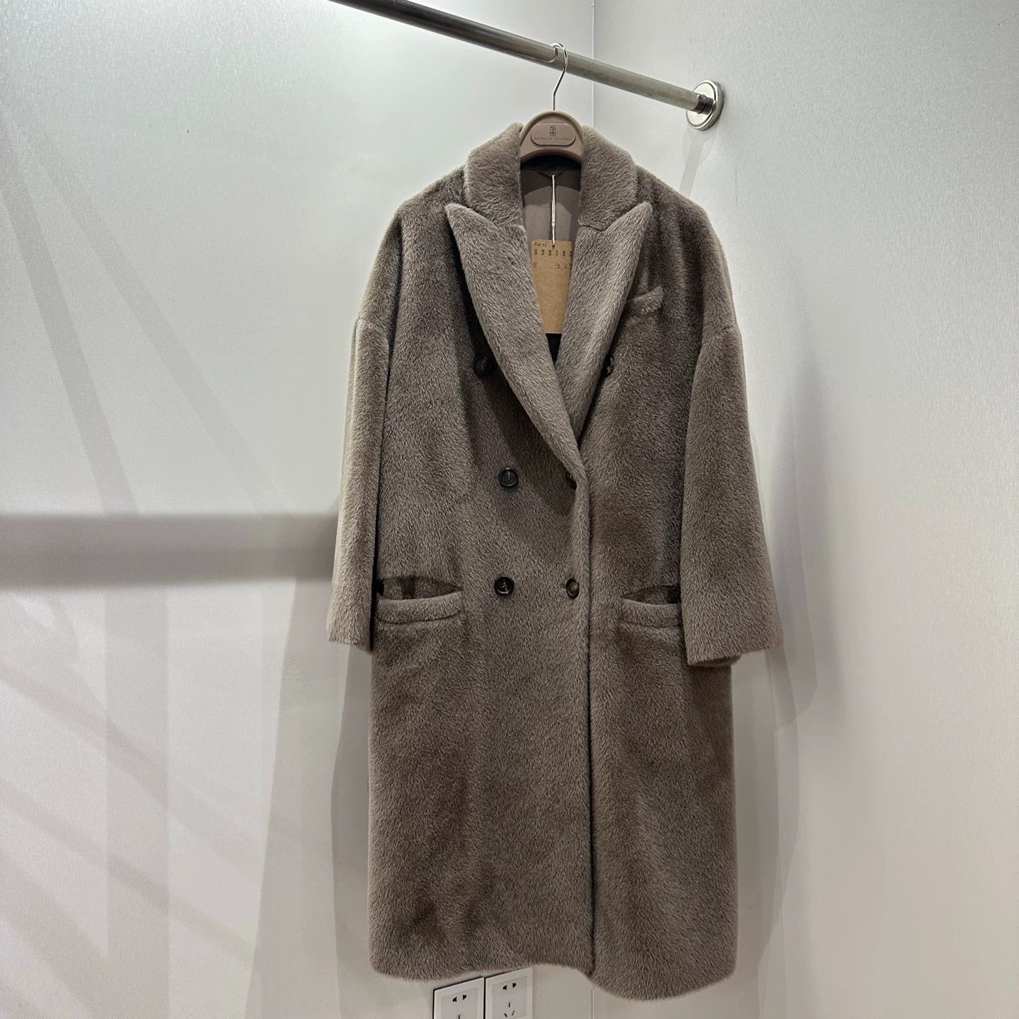 Brunello Cucinelli Brunello Cucinelli mar116 Alpaca Double Breasted Coat 40 Size S / US 4 / IT 40 - 1 Thumbnail