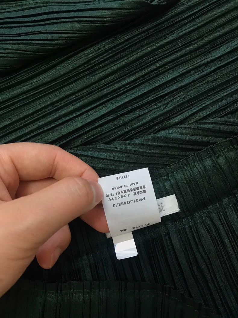Issey Miyake Issey Miyake size:3 Green irregular-shaped skirt Size 42" / US 20 - 7 Thumbnail