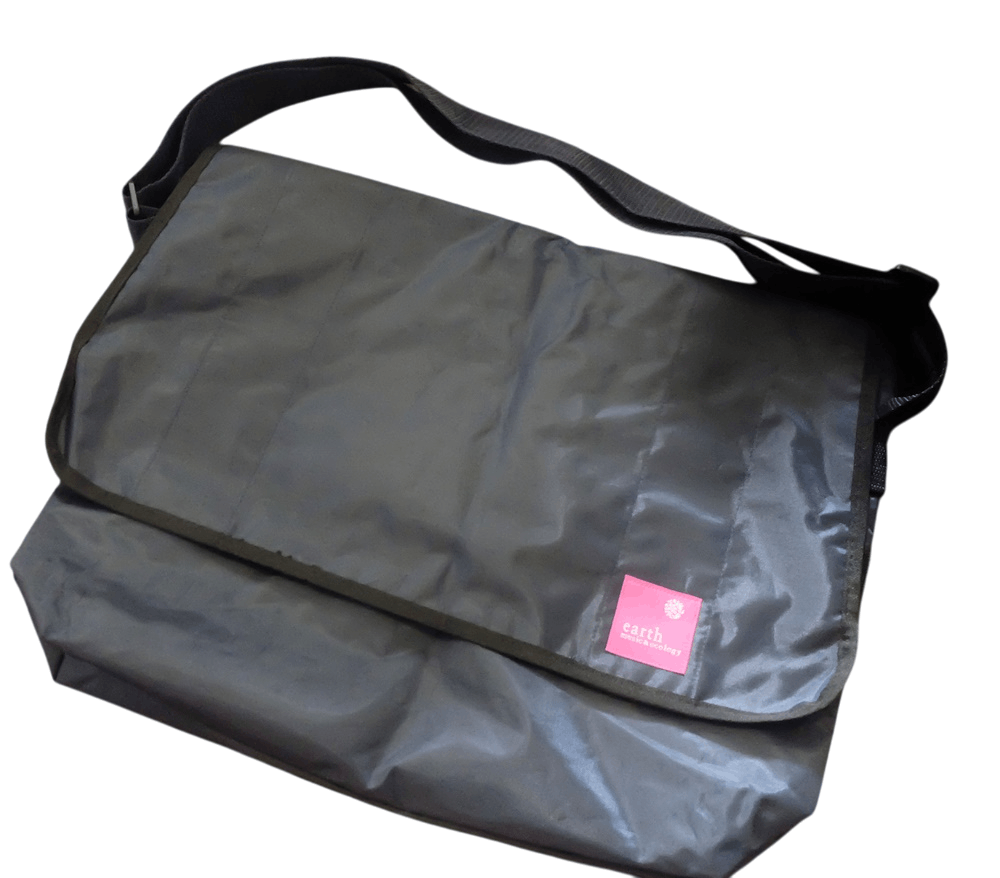 Japanese Brand Earth Music & Ecology Messenger Bag Size ONE SIZE - 1 Thumbnail