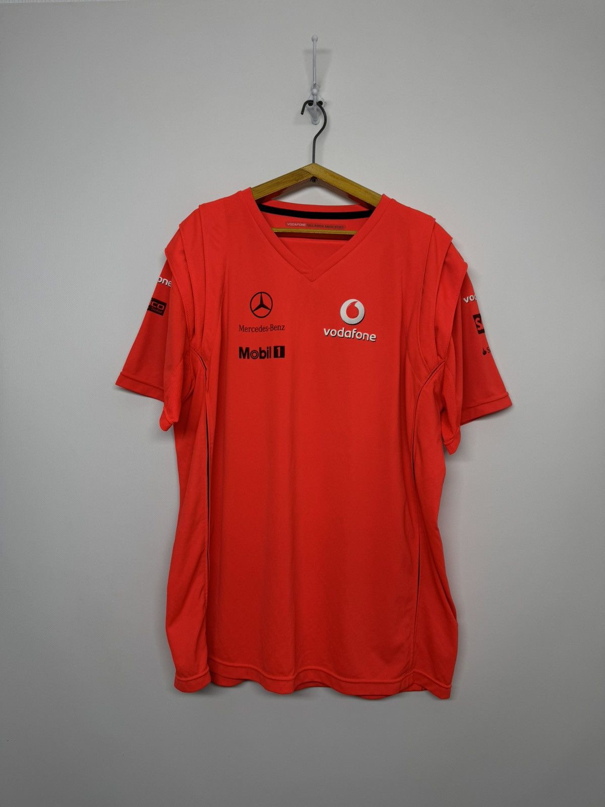 Mercedes-Benz Vodafone Vintage Mercedes-Benz McLaren racing tshirt Size US XL / EU 56 / 4 - 3 Thumbnail