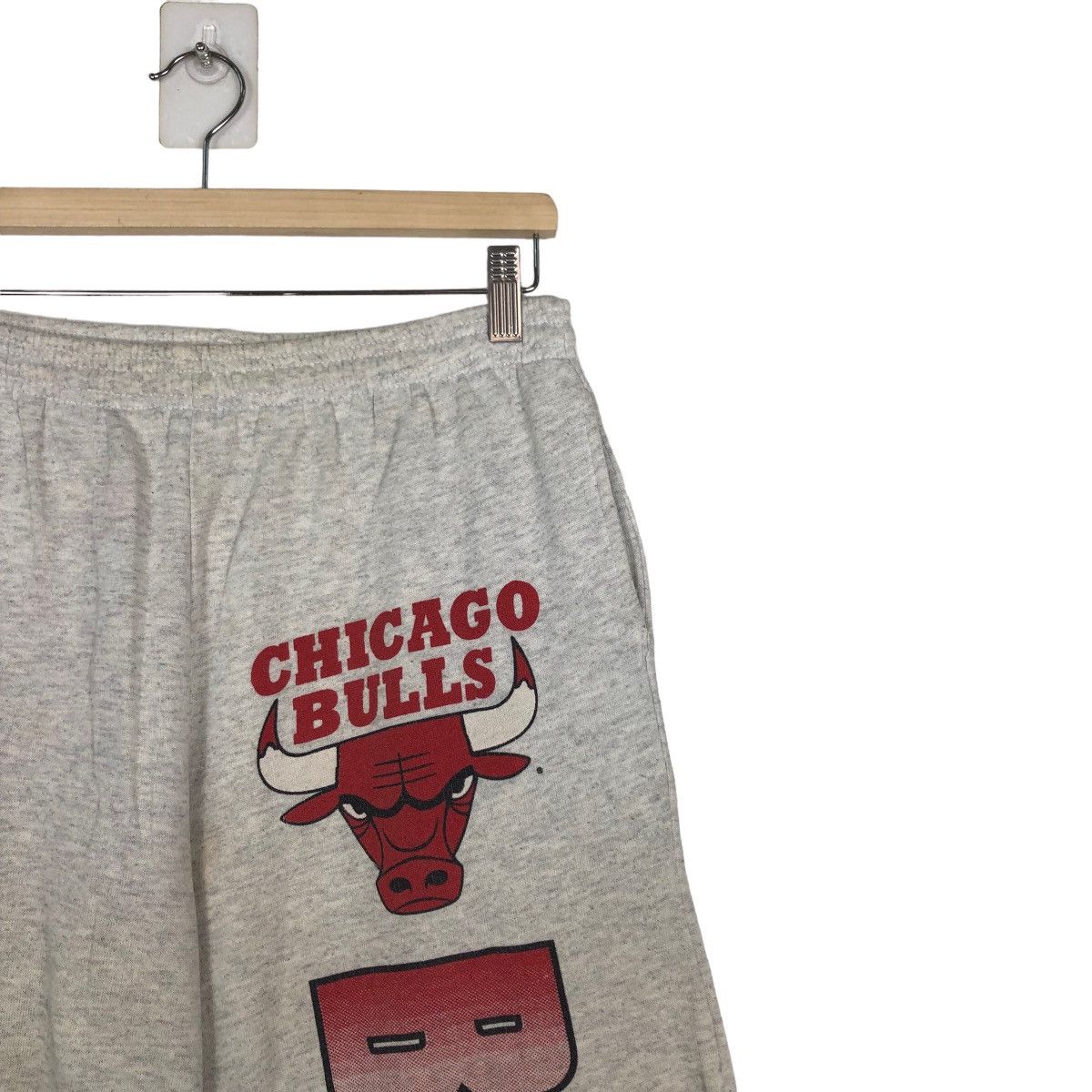 Japanese Brand 🔥90’s Chicago Bulls Sweatpants Big Logo Streetwear Size US 32 / EU 48 - 5 Thumbnail
