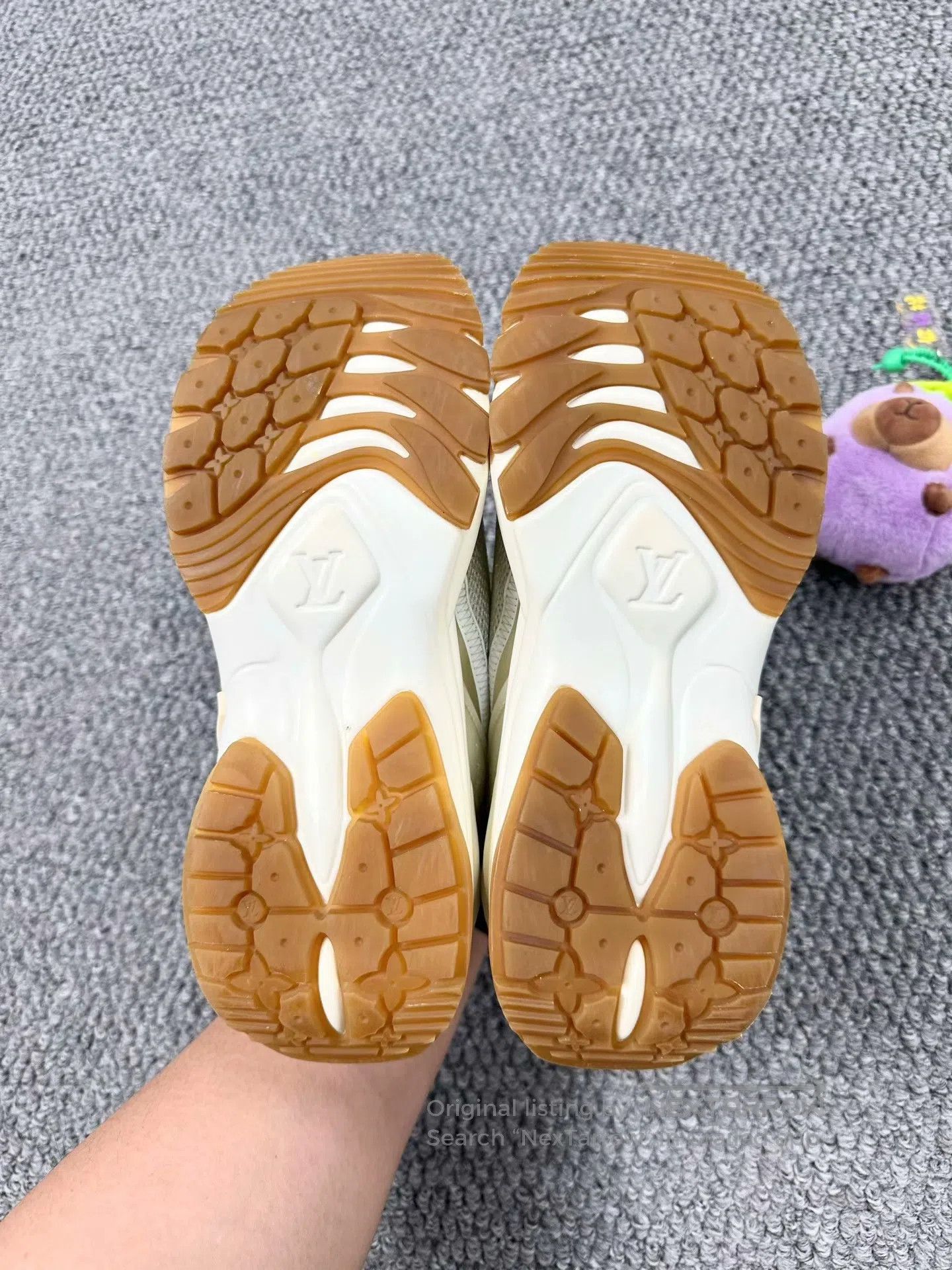 Louis Vuitton Louis Vuitton White and Gold RUN Casual Sports Shoes| Size US 4.5 / IT 34.5 - 5 Thumbnail