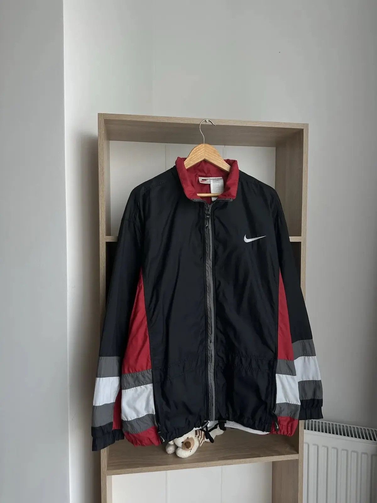 Nike Vintage Nike Black Big Logo Nylon Jacket Y2K Size US L / EU 52-54 / 3 - 1 Thumbnail