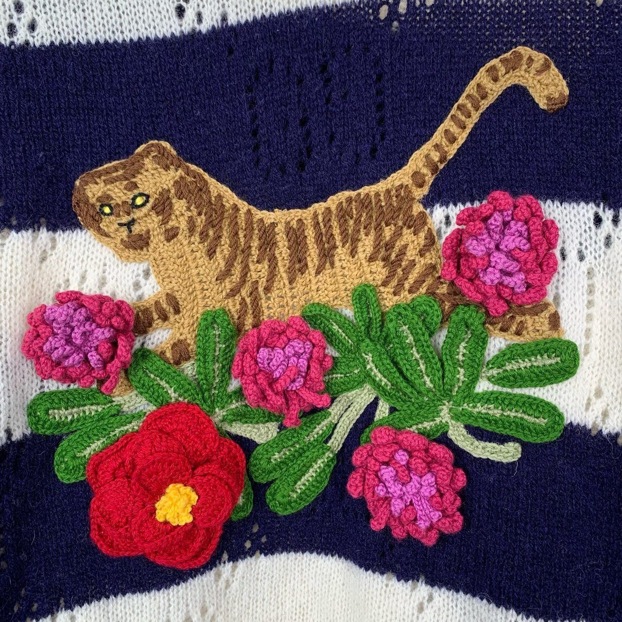 Gucci Gucci Tiger Embroidered Navy & Cream Striped Knit Sweater Size XL / US 12-14 / IT 48-50 - 4 Thumbnail