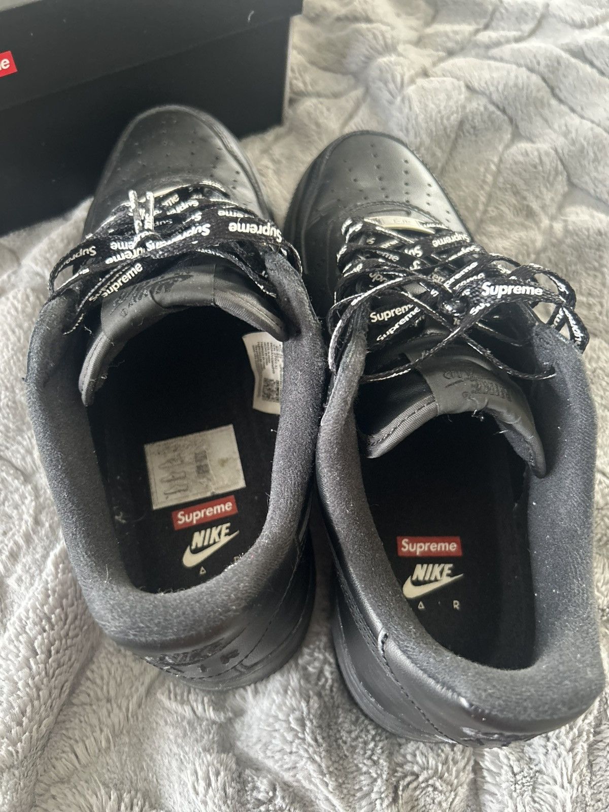 Nike × Supreme Supreme Low Top Air Force 1s Size US 9 / EU 42 - 6 Thumbnail