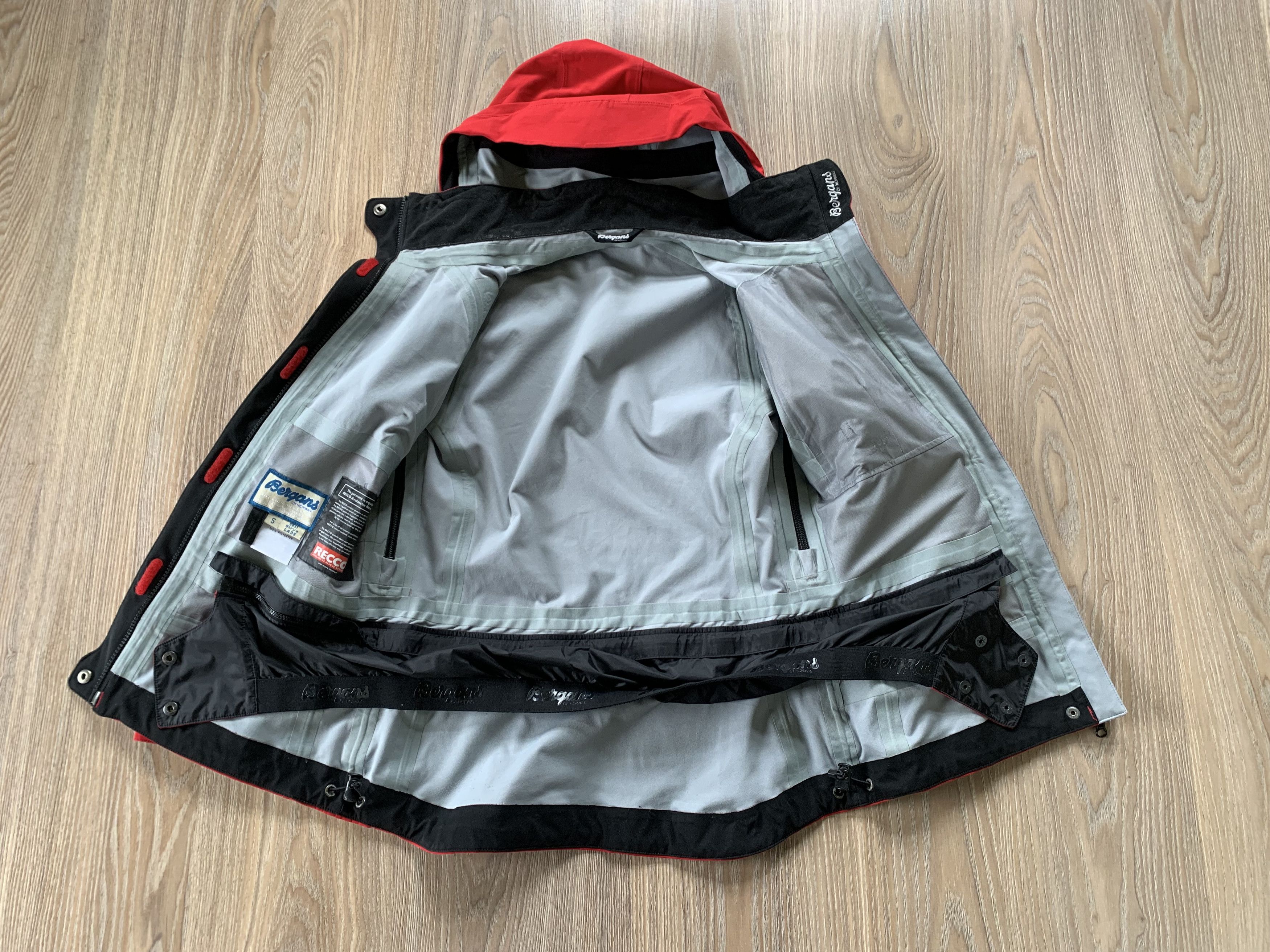 Bergans of Norway Bergans Of Norway Red Women's Waterproof Jacket Size S / US 4 / IT 40 - 5 Thumbnail