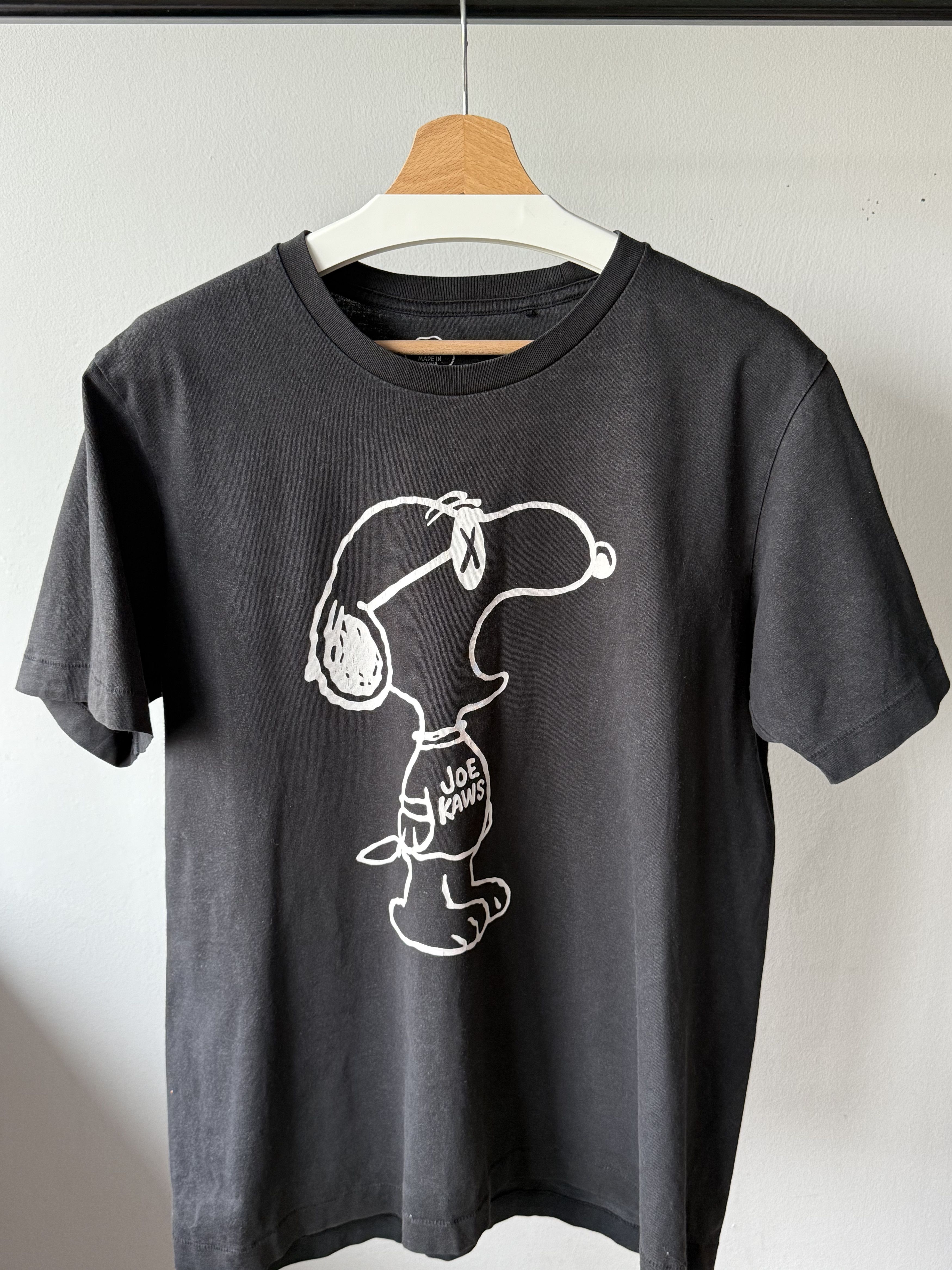 Kaws × Peanuts × Uniqlo Uniqlo x Kaws x Peanuts Snoopy Joe Cool Black Print T-Shirt Size US XL / EU 56 / 4 - 3 Thumbnail