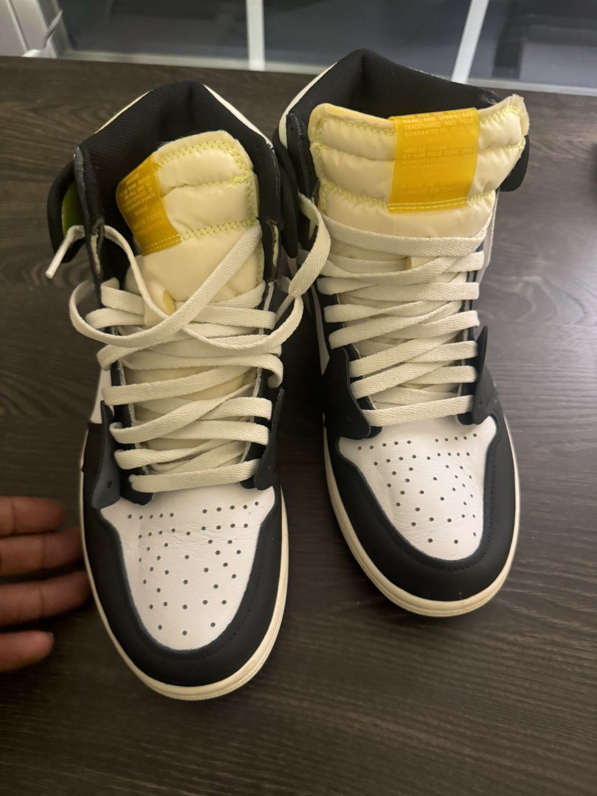 Nike Nike air Jordan 1 volt Size US 9.5 / EU 42-43 - 7 Thumbnail