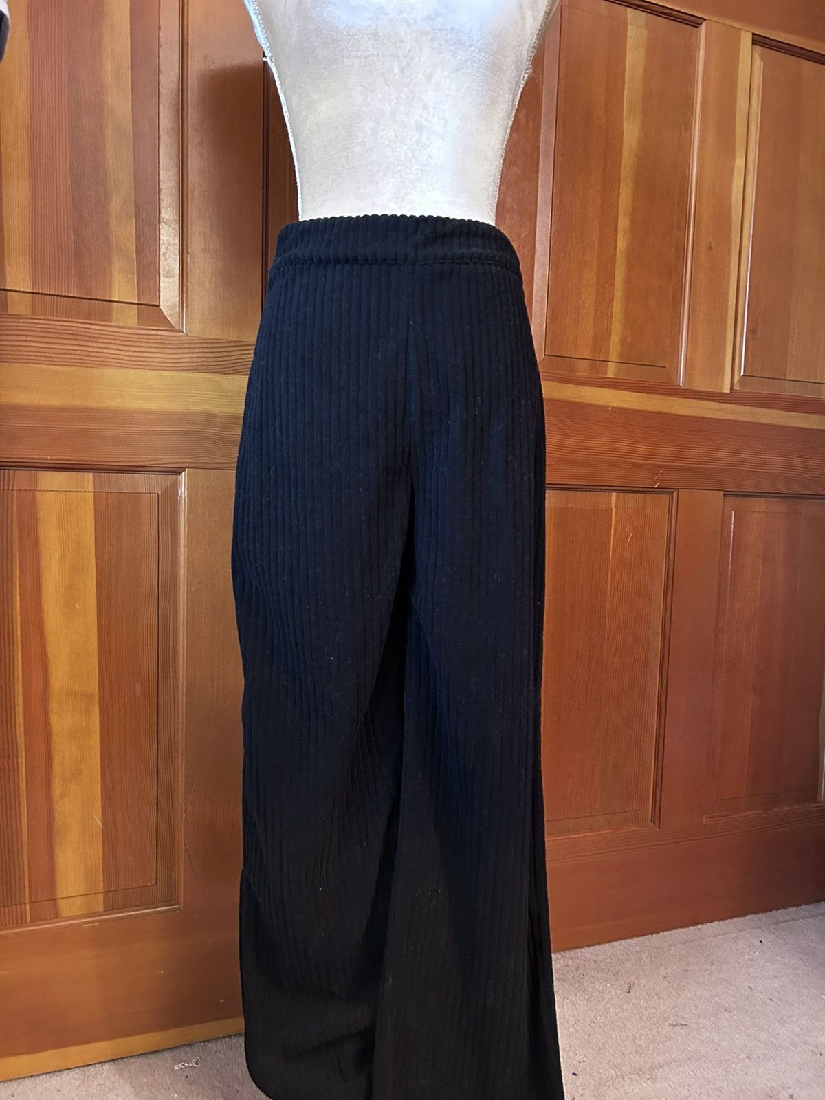 Designer × Other NWT, Lavishly Paris Women’s Ribbed Knit Wide Leg Pants. Size 28" / US 6 / IT 42 - 5 Thumbnail