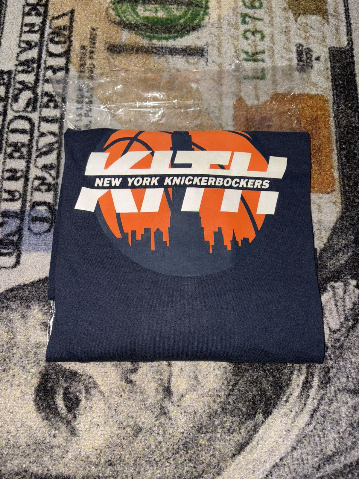 Kith × NBA Kith x New York Knicks Knickerbockers L/S Quinn Vintage Tee Size US XXL / EU 58 / 5 - 1 Thumbnail