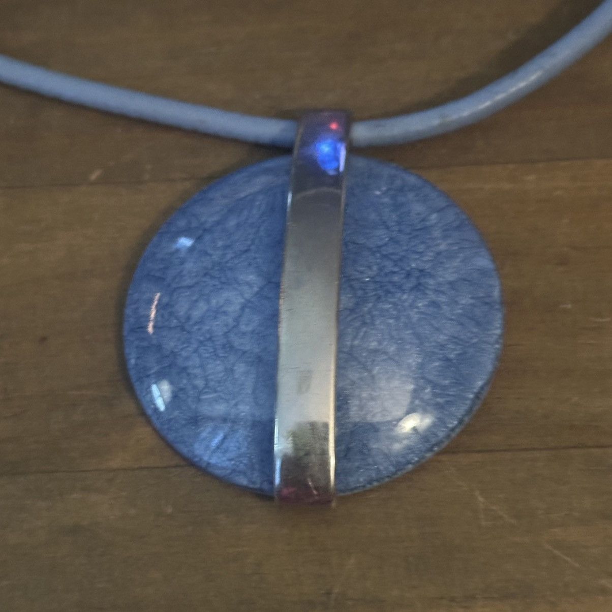 Vintage Vintage blue lucite medallion pendant cord necklace Size ONE SIZE - 3 Thumbnail