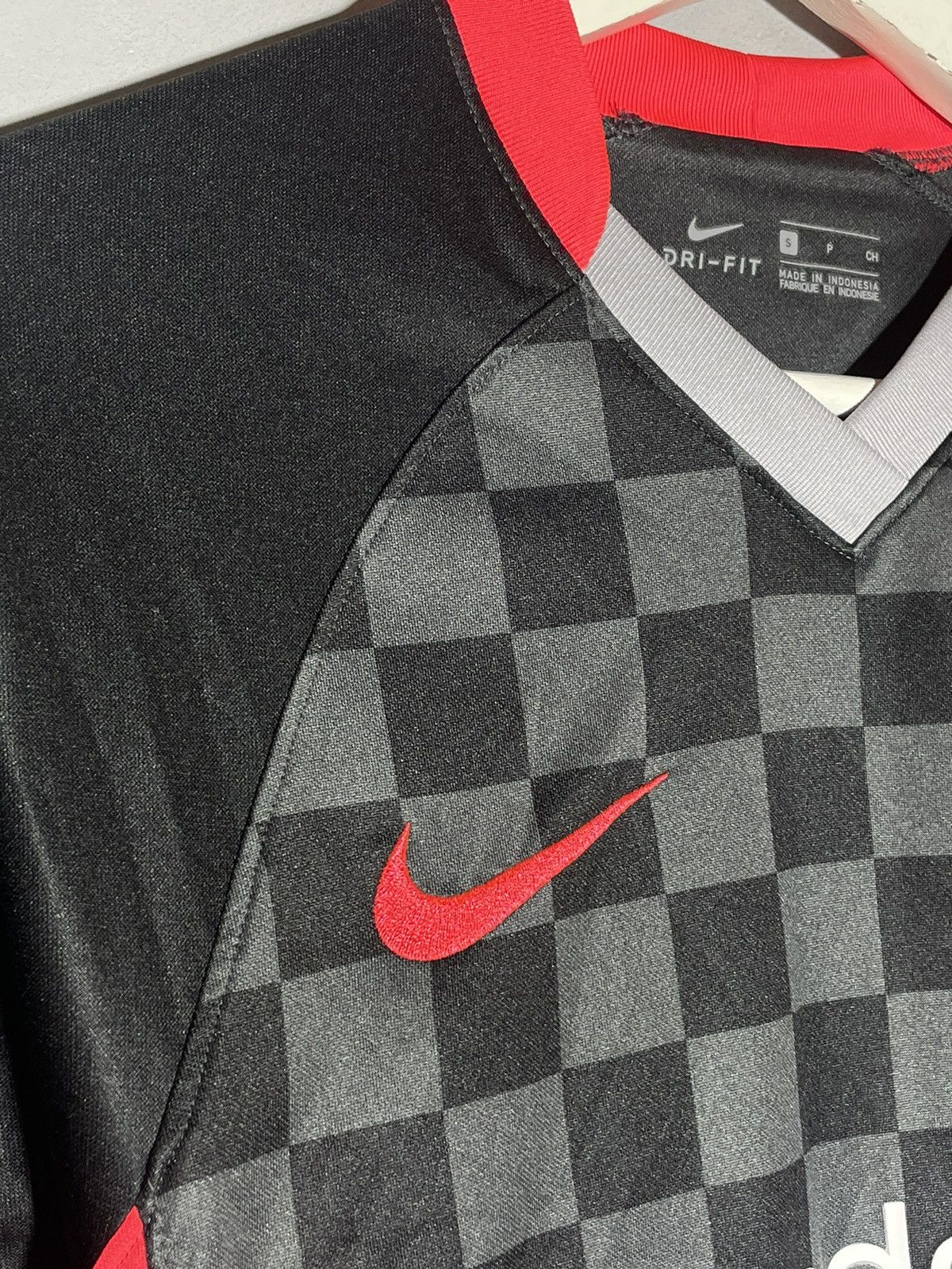 Nike Liverpool FC Nike 2020/21 Third Y2k Football Shirt Size US S / EU 44-46 / 1 - 4 Thumbnail