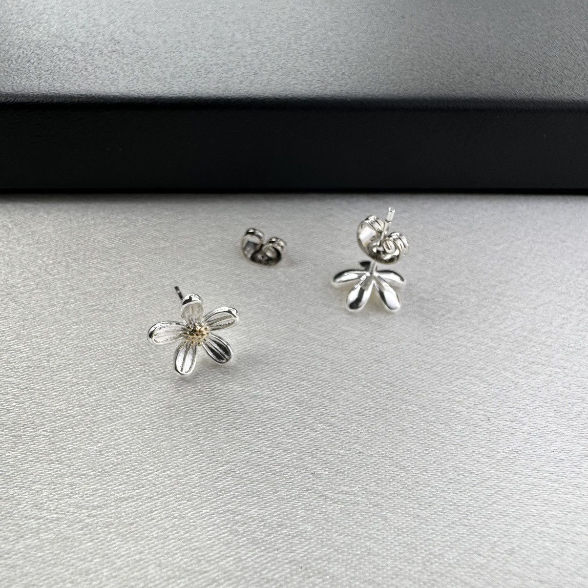 Designer Small Flower Stud Earrings for Women Size ONE SIZE - 5 Thumbnail
