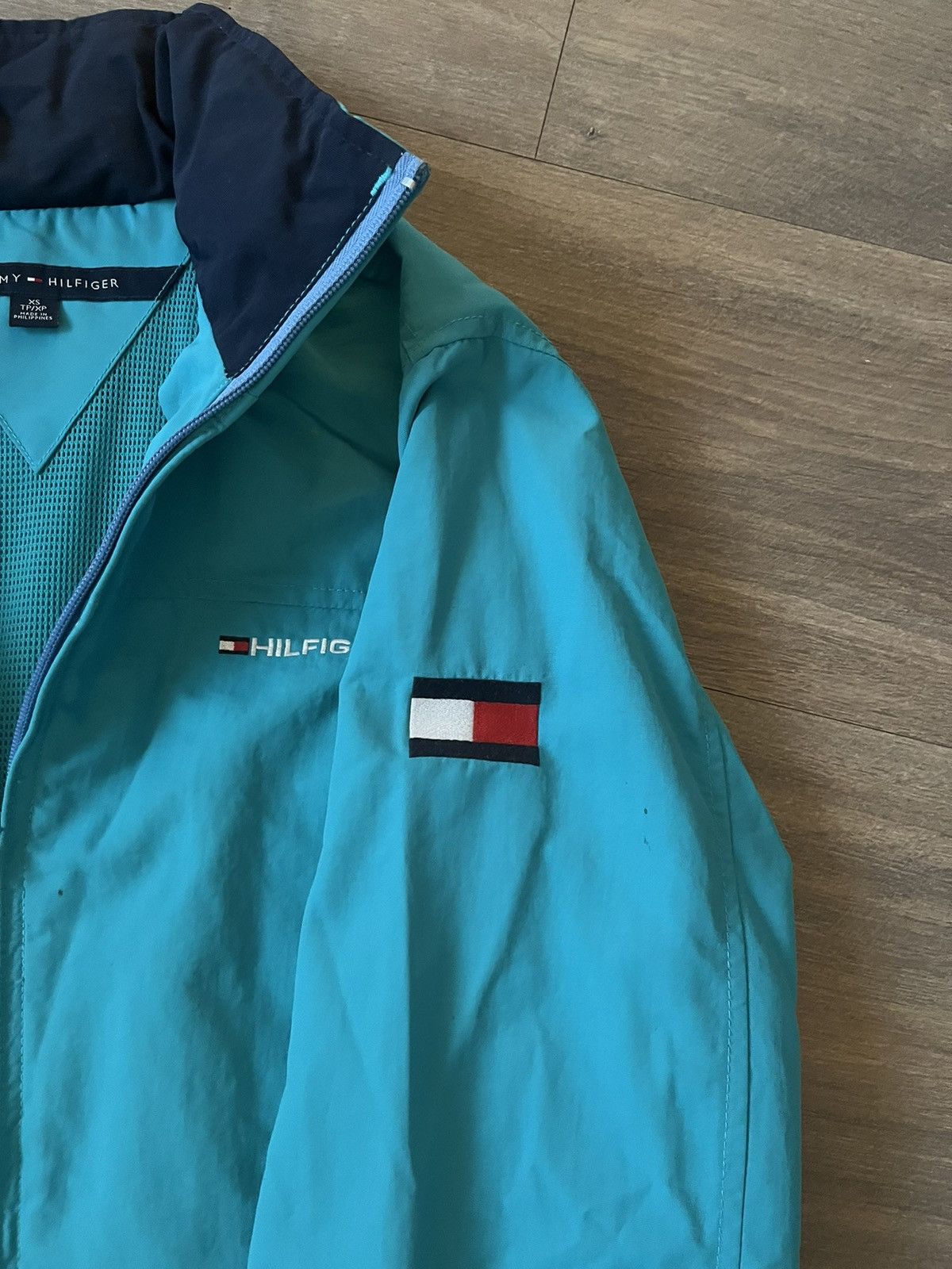 Tommy Hilfiger × Vintage Vintage Tommy Hilfiger Windbreaker Size XS / US 0-2 / IT 36-38 - 2 Thumbnail