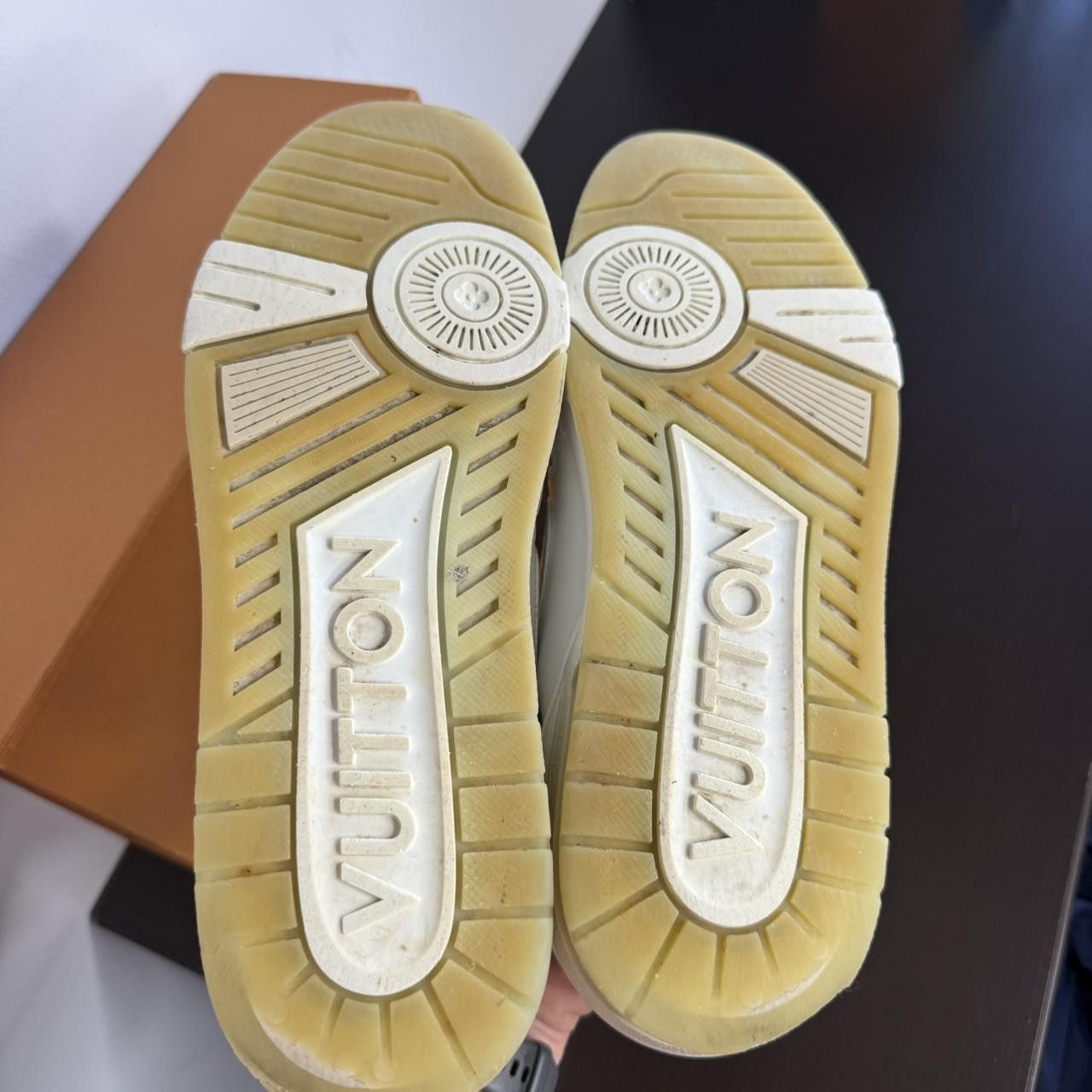 Louis Vuitton Louis Vuitton Oversize Sneakers Trainers All White Size US 11.5 / EU 44-45 - 6 Thumbnail