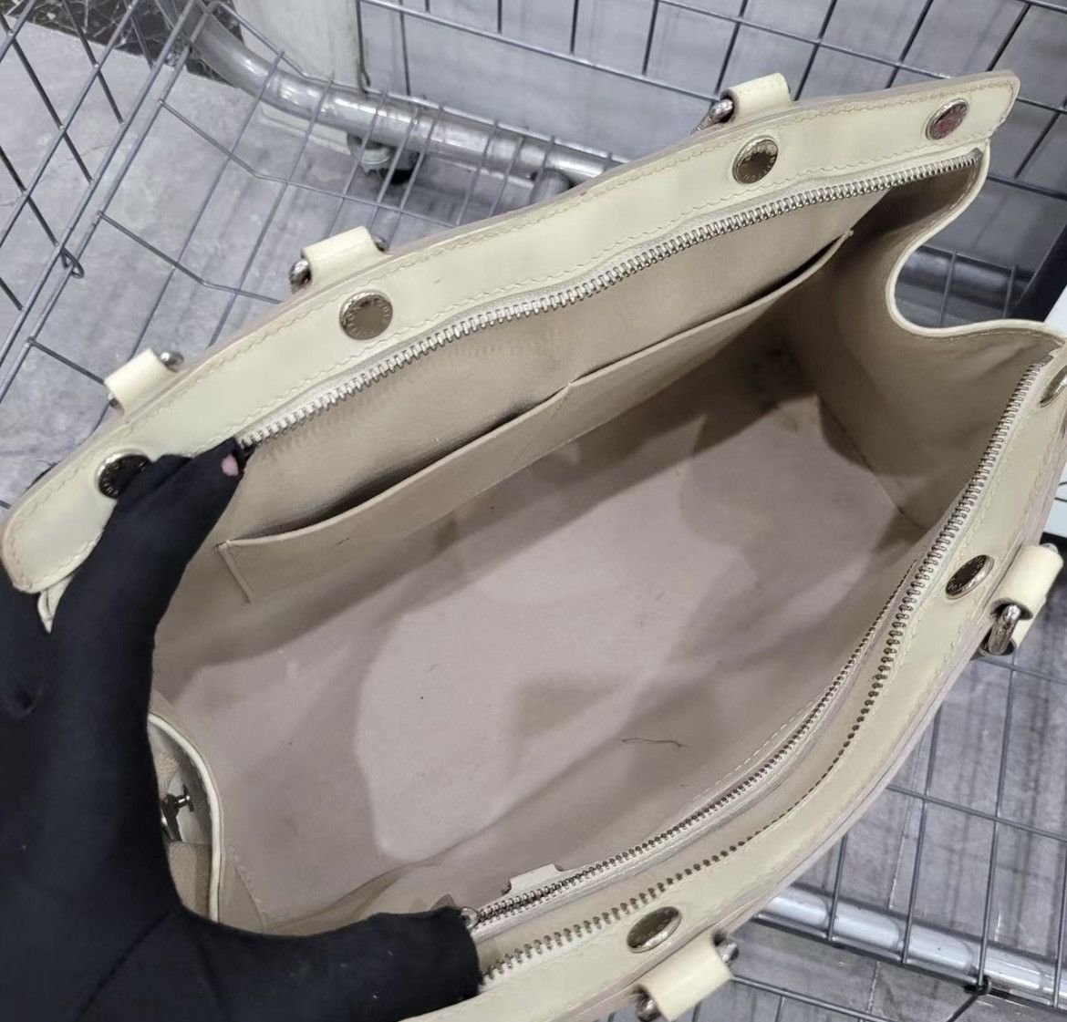 Louis Vuitton Lv Size ONE SIZE - 5 Thumbnail