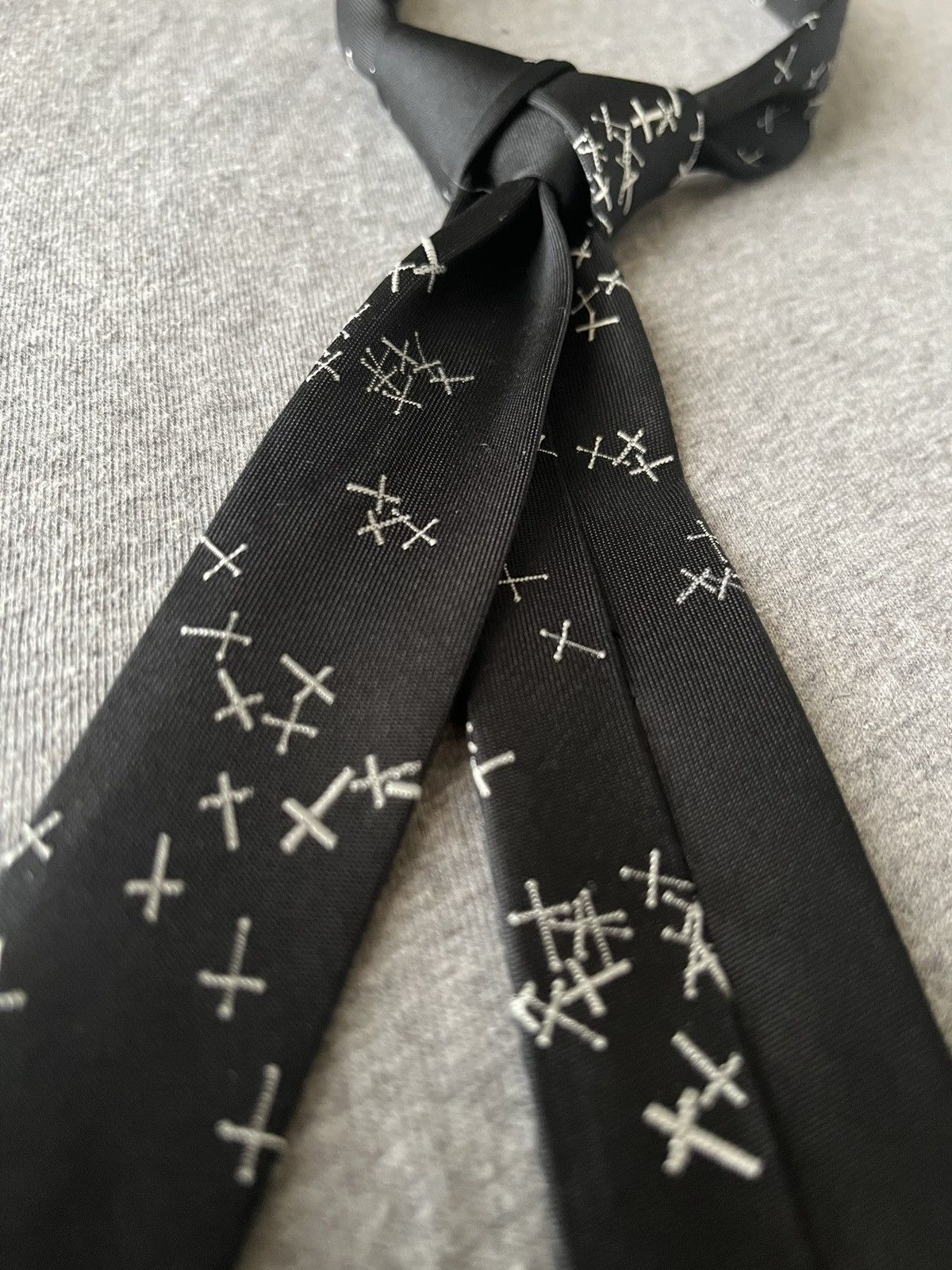 Undercover AW02 Witches Cell Division Cross Tie Size ONE SIZE - 3 Thumbnail
