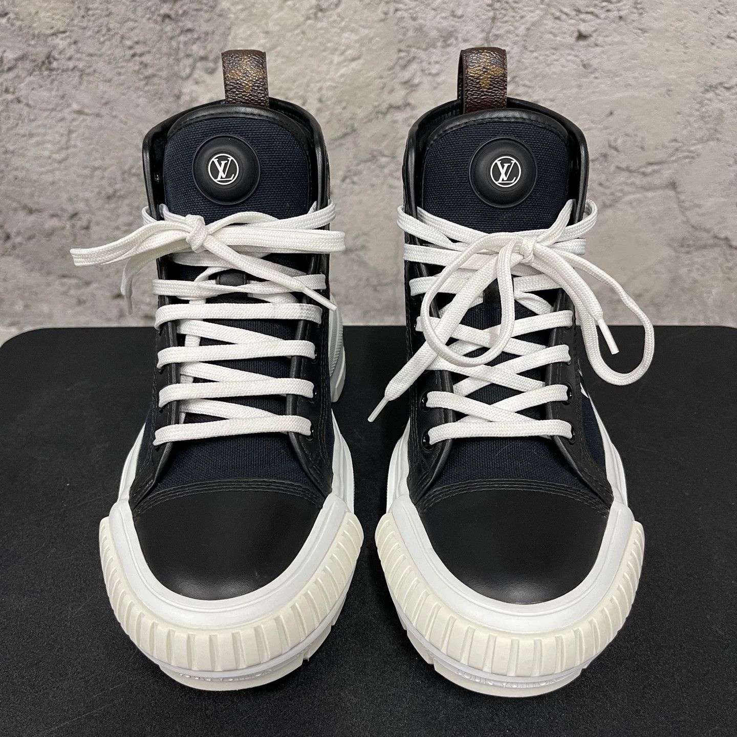 Louis Vuitton Louis Vuitton high top sneakers size 36 as shown Size US 5 / IT 35 - 6 Thumbnail