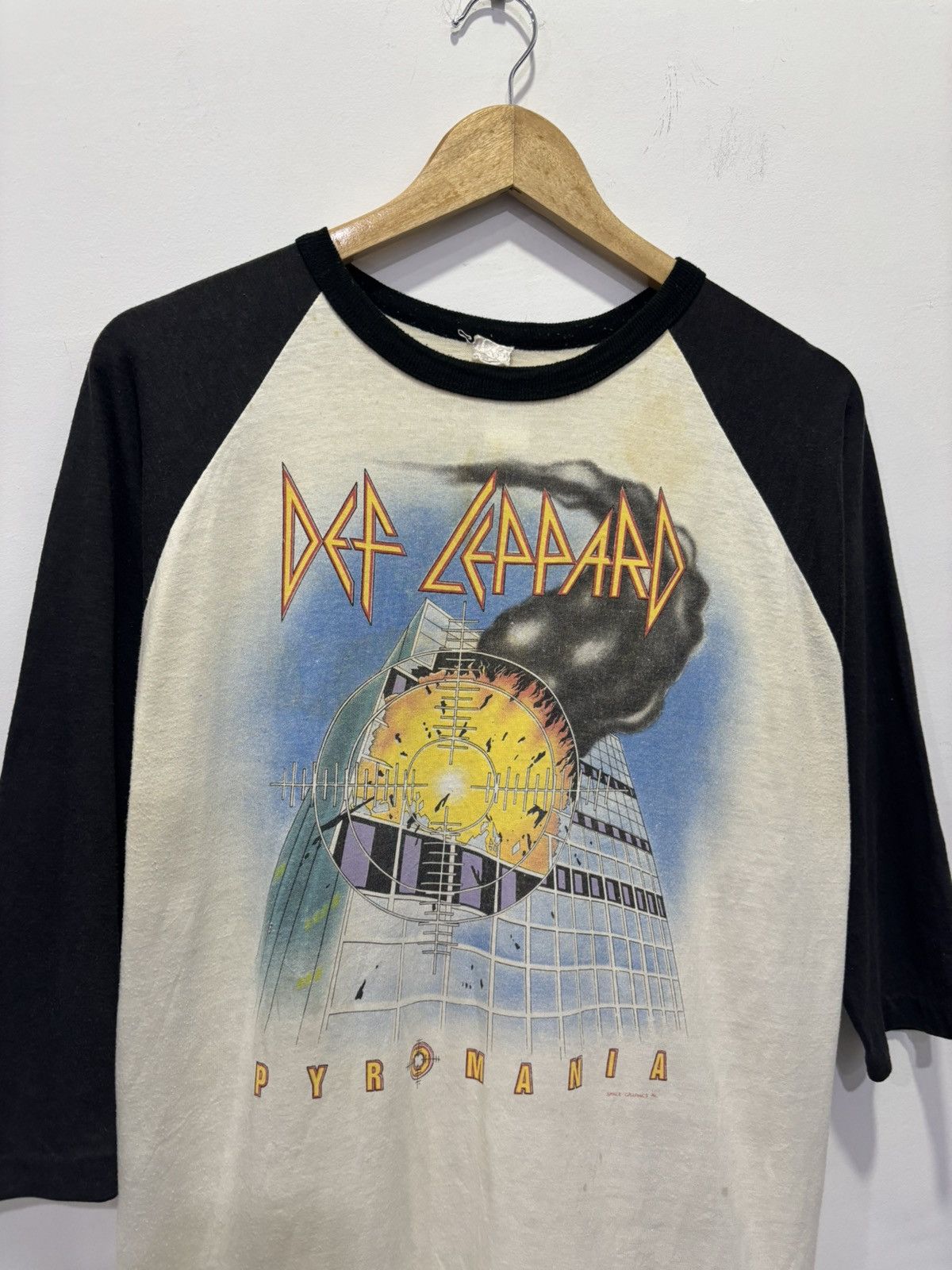 Band Tees Vintage Def Leppard Tour 1983 Raglan Shirt Size US L / EU 52-54 / 3 - 3 Thumbnail