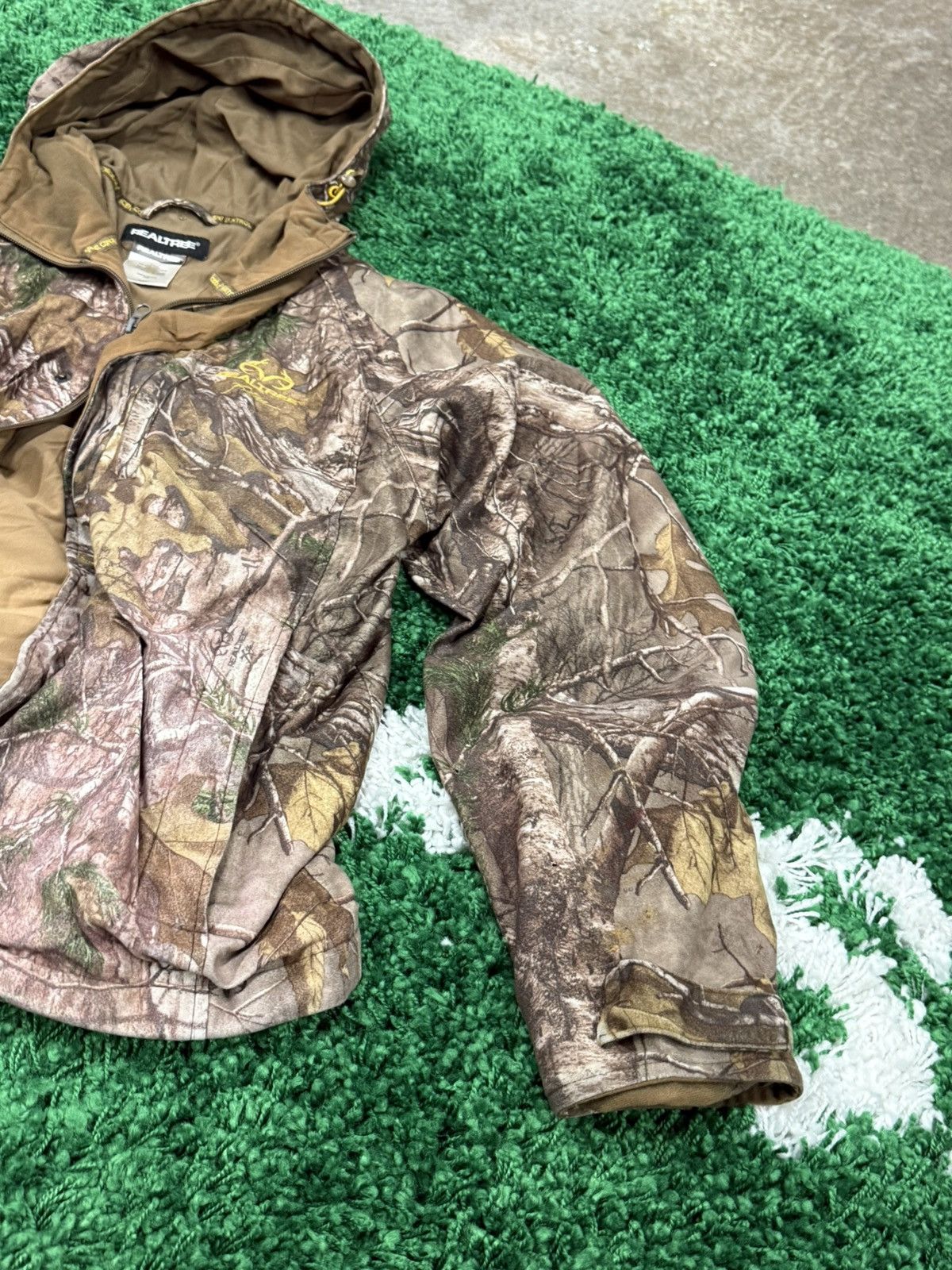 Realtree Very Worn Distressed Real Tree Camo Hoodie Medium Size US M / EU 48-50 / 2 - 4 Thumbnail