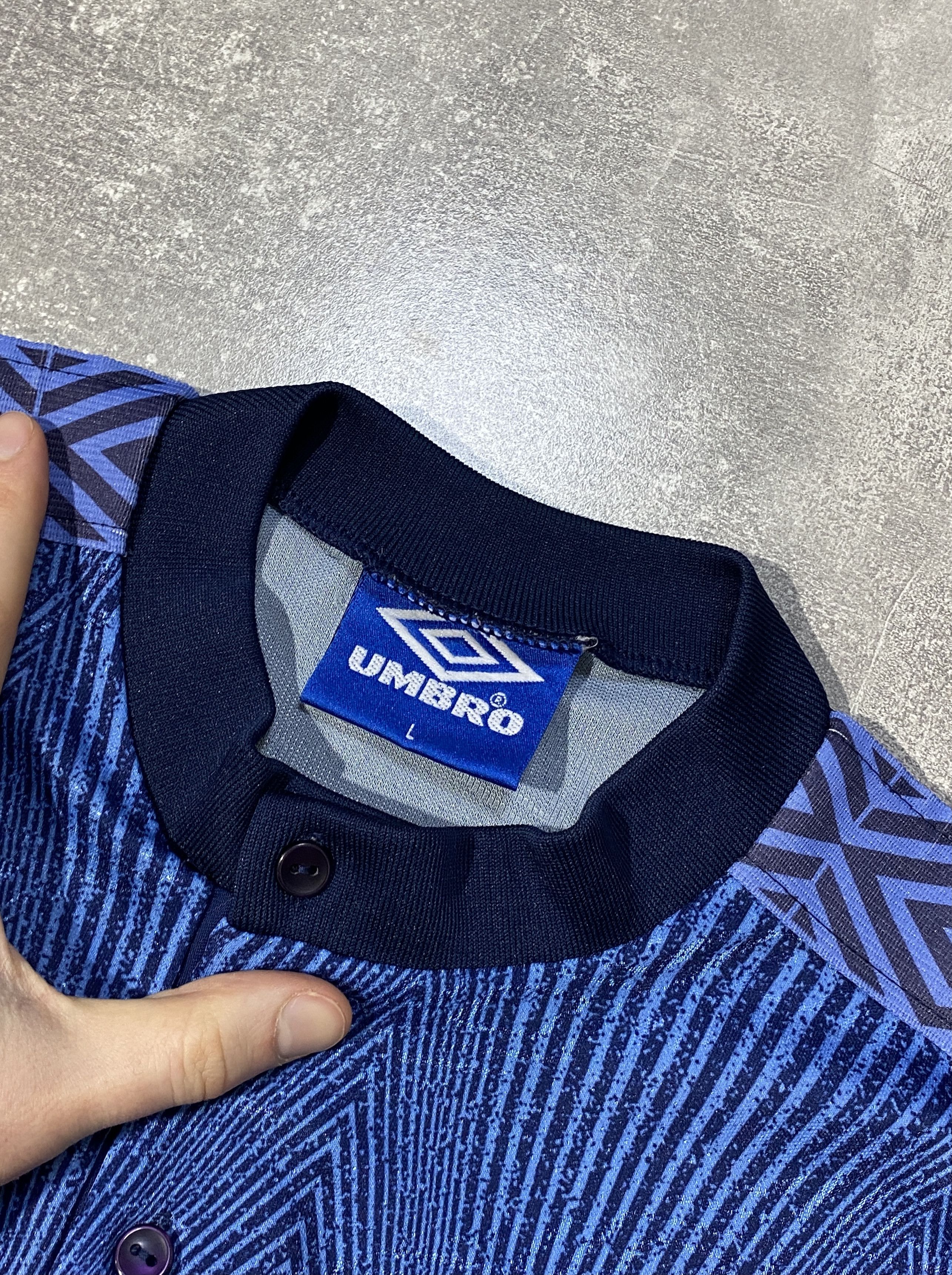 Umbro Vintaage 90s UMBRO Center Logo Monogram Soccer Jersey Size US L / EU 52-54 / 3 - 9 Thumbnail