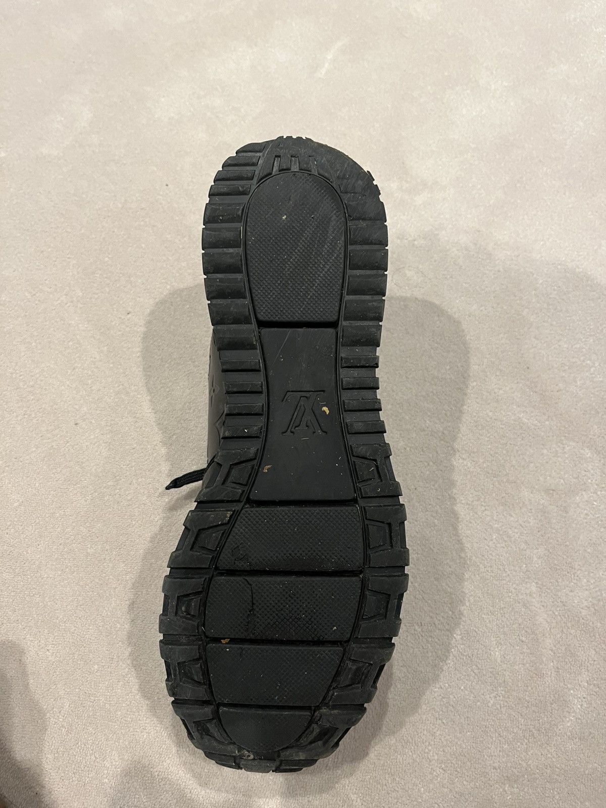 Louis Vuitton Louis Vuitton Run Away trainers Size US 10.5 / EU 43-44 - 18 Thumbnail