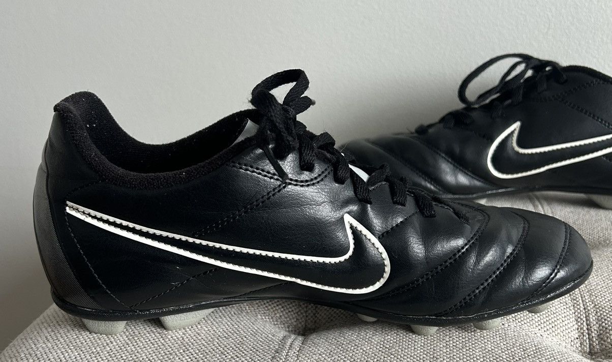 Nike Nike Rio Tiempo Youth Black Soccer Cleats Shoes 524396-010 Size US 6 / EU 39 - 5 Thumbnail