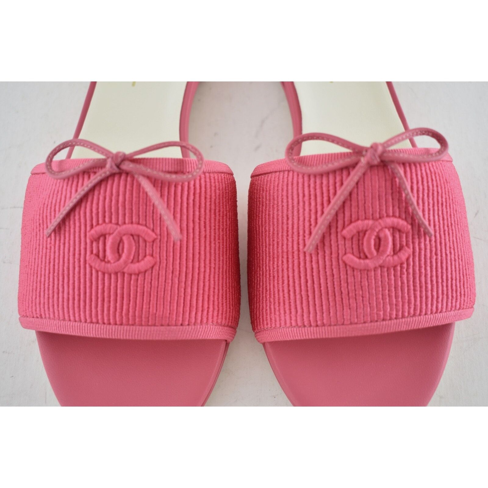 Chanel Chanel 24P Dark Pink Embroidered CC Logo Bow Tie Mule Size US 10 / IT 40 - 11 Thumbnail