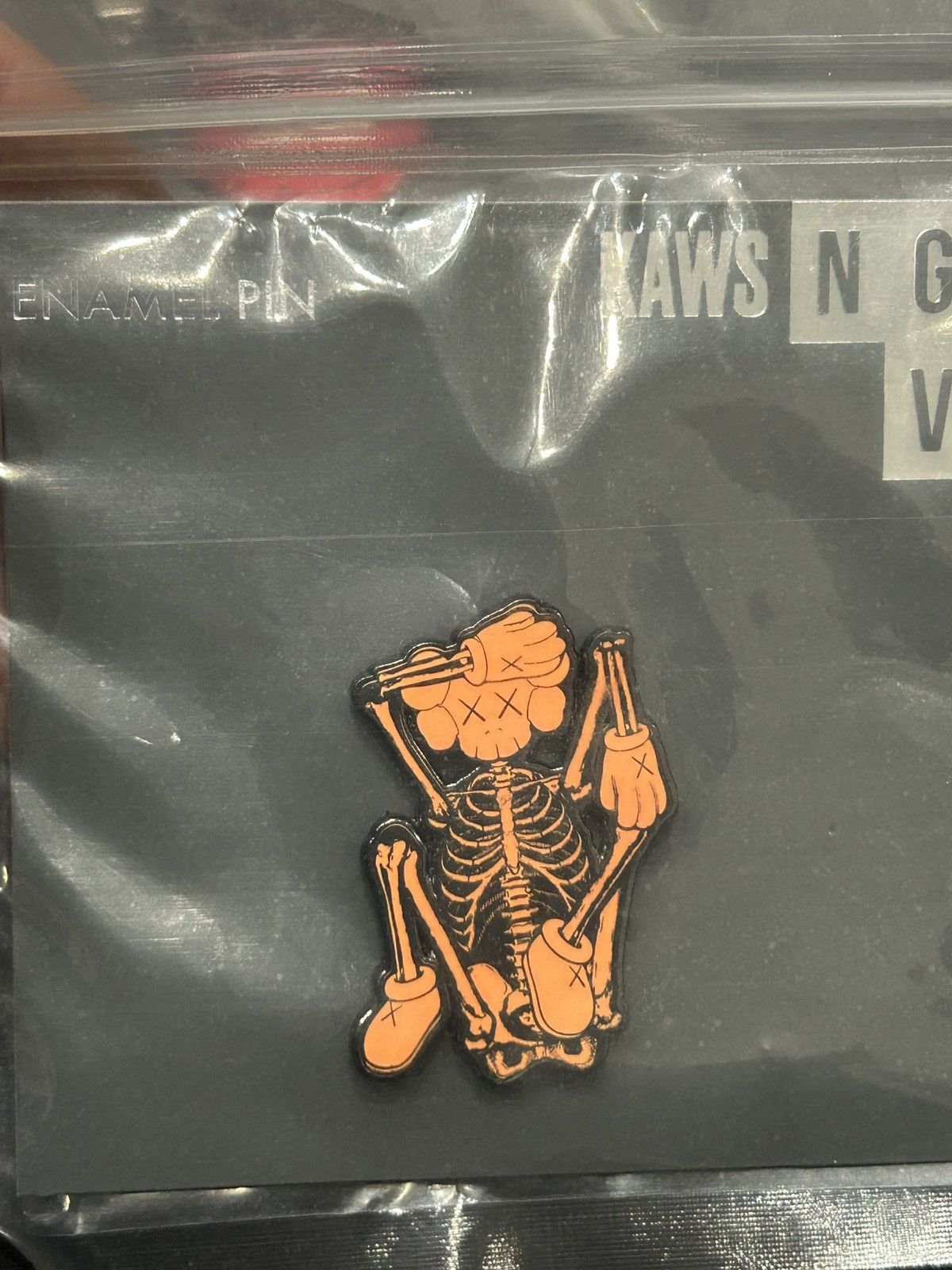 Kaws Kaws skeleton orange pin Size ONE SIZE - 1 Thumbnail