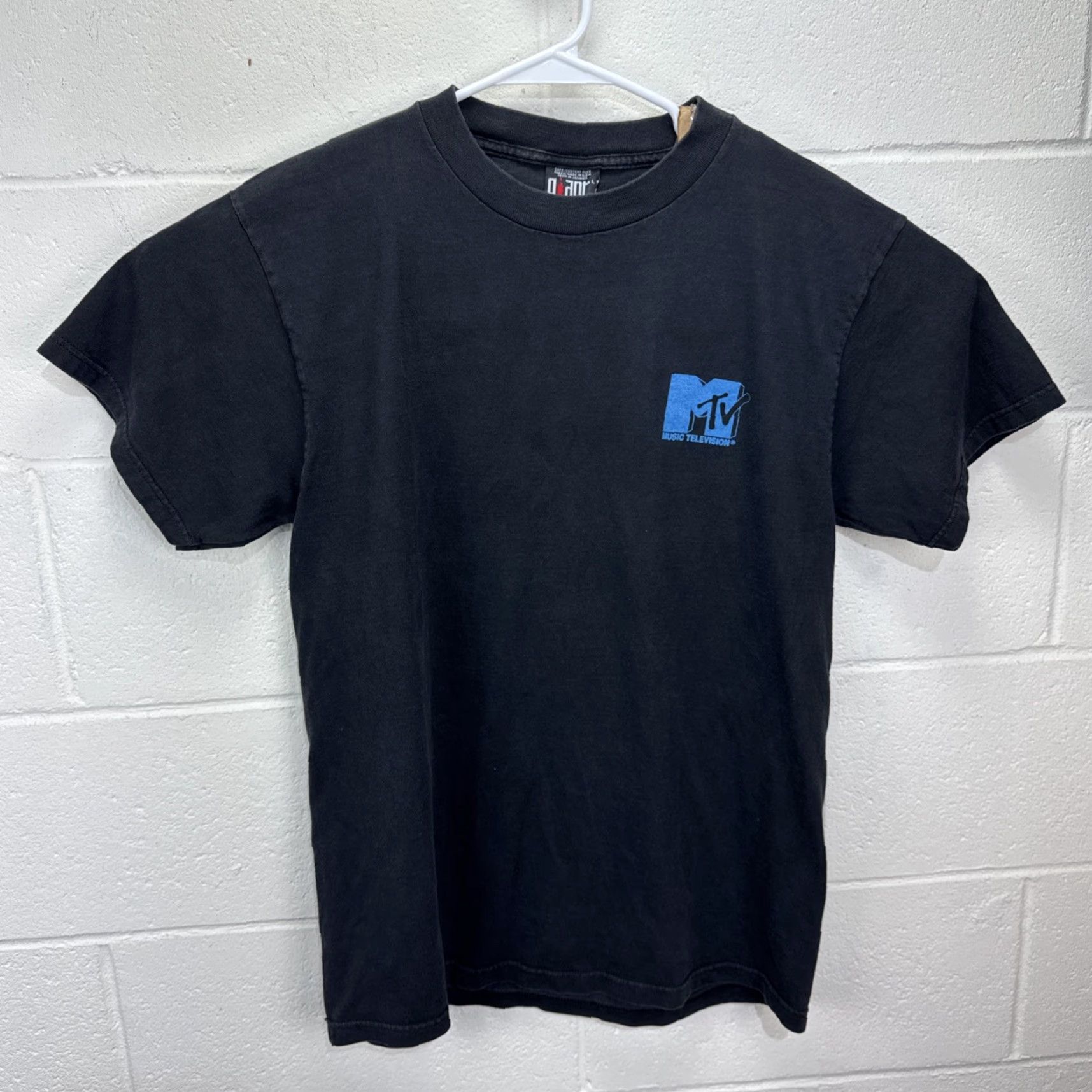 Vintage VINTAGE Giant MTV World Peace T-Shirt Black Large Graphic Print Music Television Mens Size US L / EU 52-54 / 3 - 2 Thumbnail