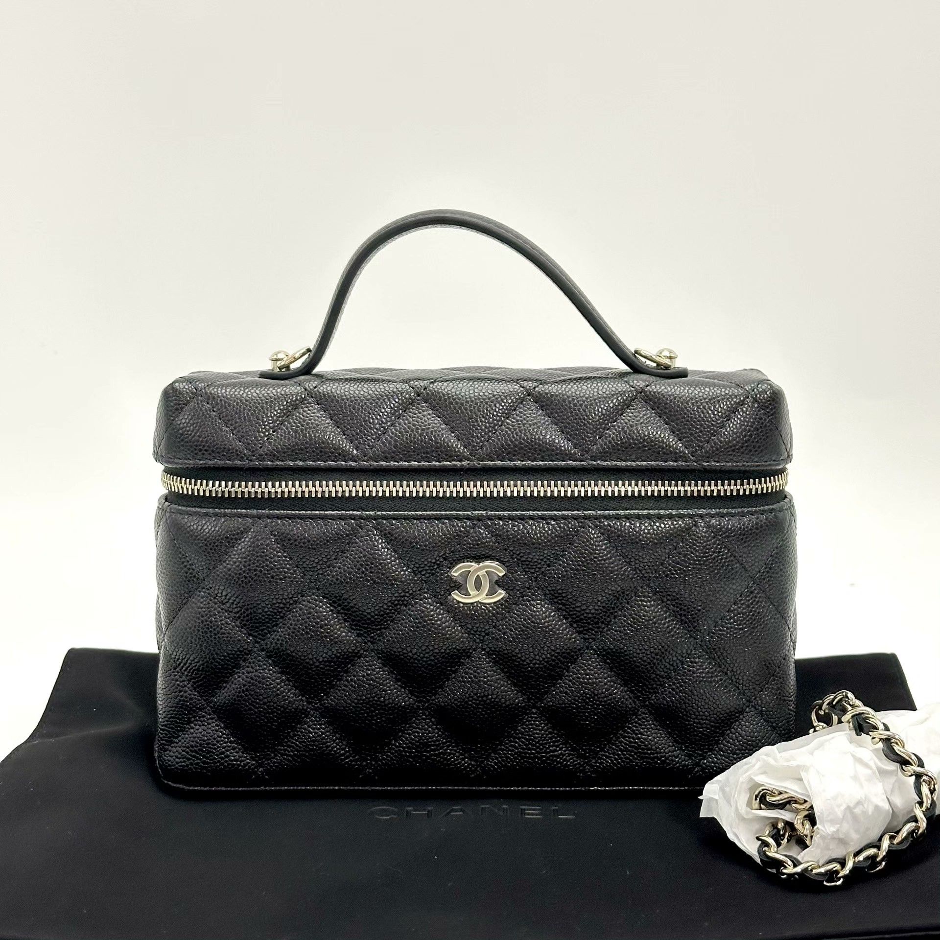 Chanel Pre-loved Bag Very good condition Size ONE SIZE - 1 Thumbnail