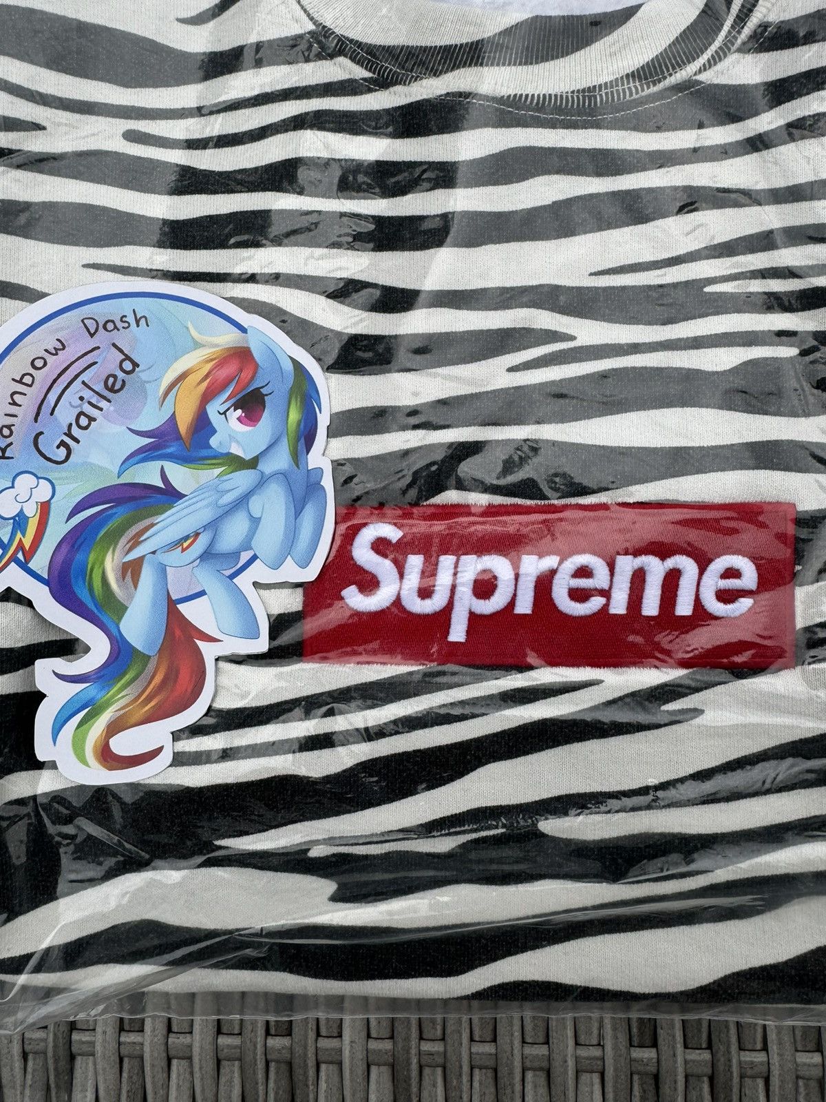 Supreme DS FW22 Supreme Box Logo Crewneck Zebra Size US XL / EU 56 / 4 - 2 Thumbnail
