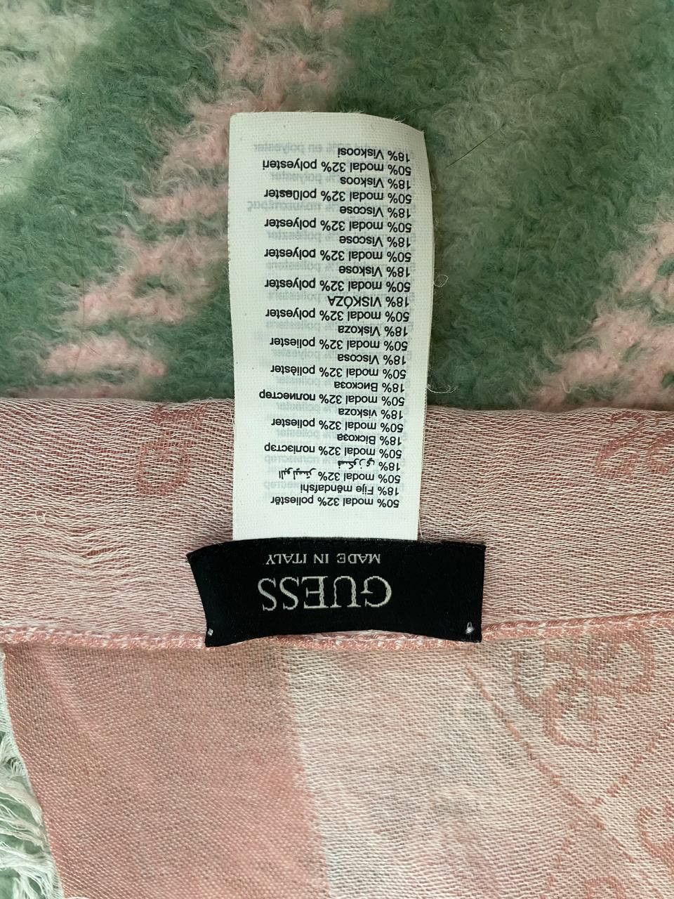 Guess Streetwear pink Scarves GUESS logo Vintage luxury Size ONE SIZE - 2 Thumbnail