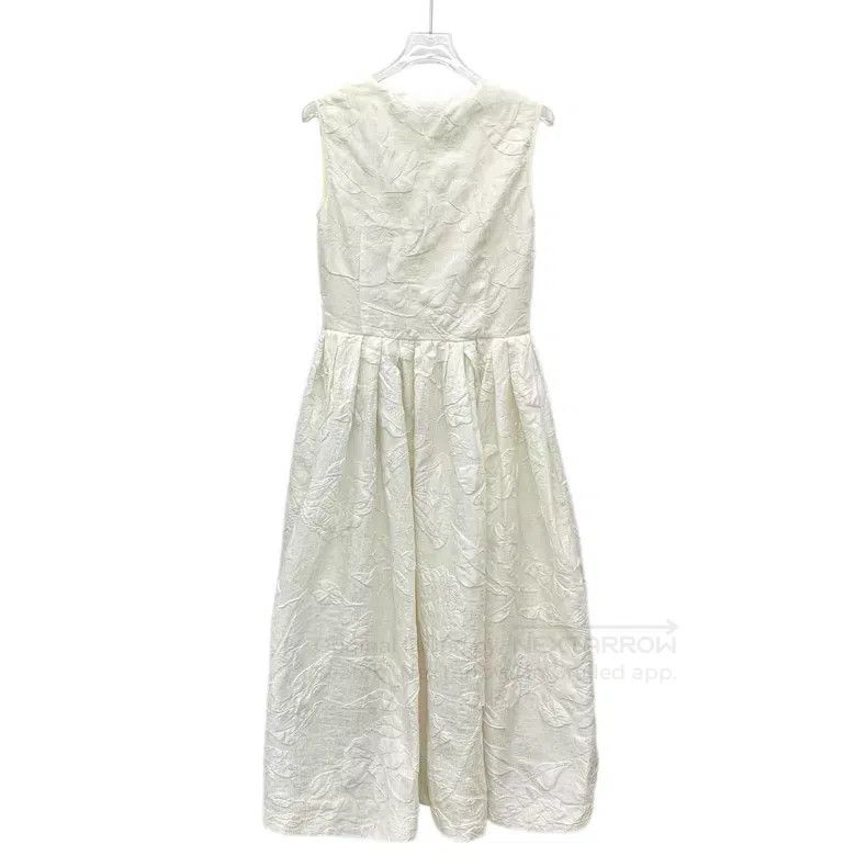 Fendi Fendi Ivory floral embossed design round neck sleeveless z Size XS / US 0-2 / IT 36-38 - 2 Thumbnail