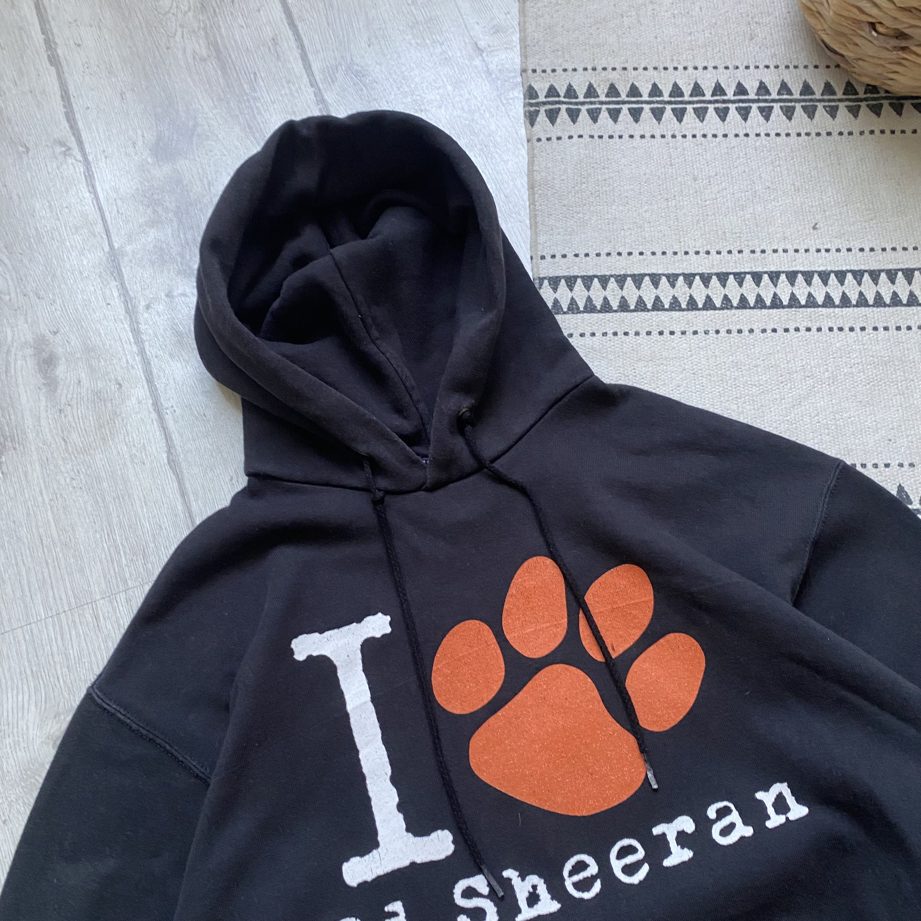 Band Tees 🎸 Vintage Ed Sheeran Tour hoodie Y2K music AC DC Metallica Size US S / EU 44-46 / 1 - 3 Thumbnail
