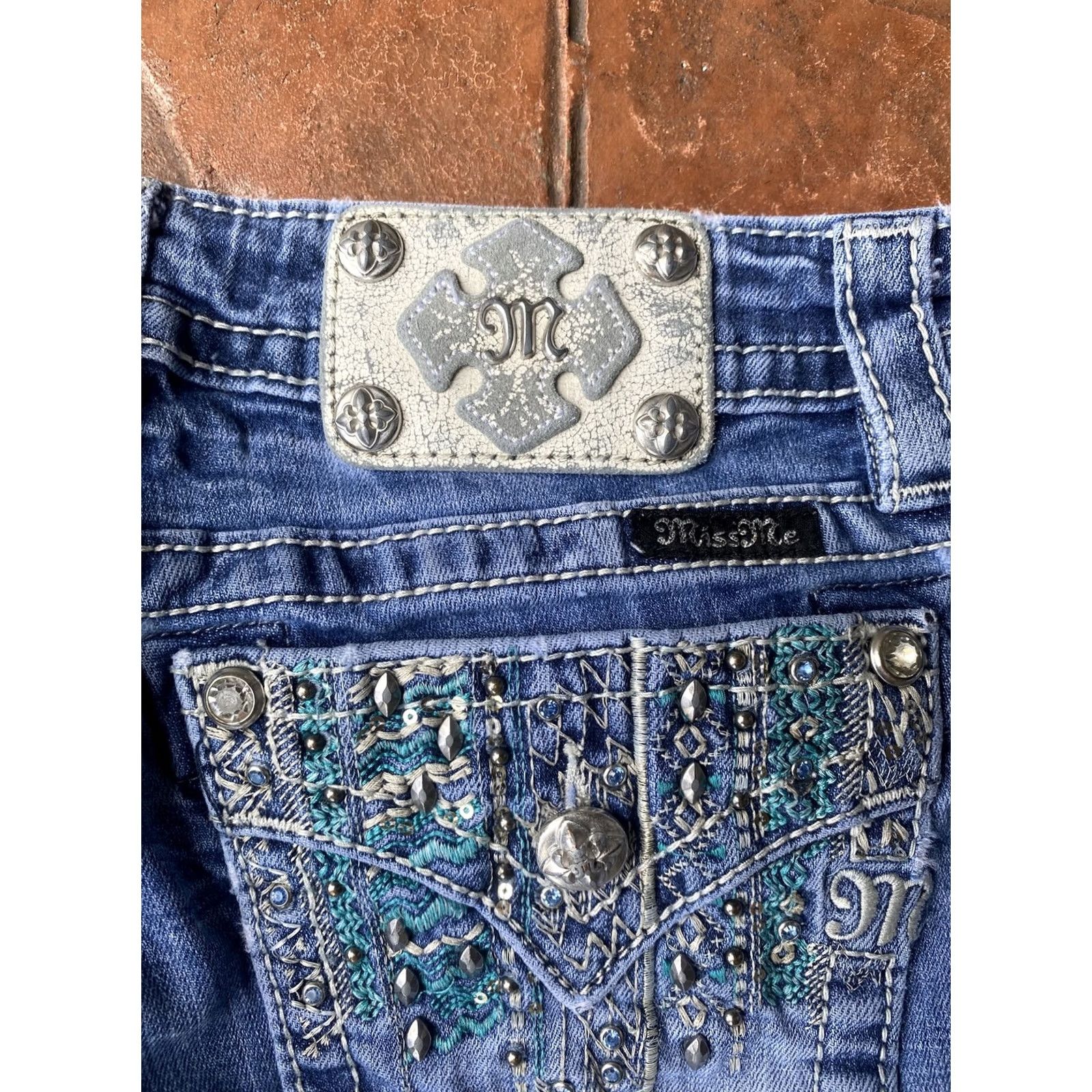 Miss Me VINTAGE Miss Me Signature Boot Jeans Embellished Denim Rhinestones Bling Women's 29 Jeans Bootcut 5-Pocket Dark Blue Kid? Size 29" - 4 Thumbnail