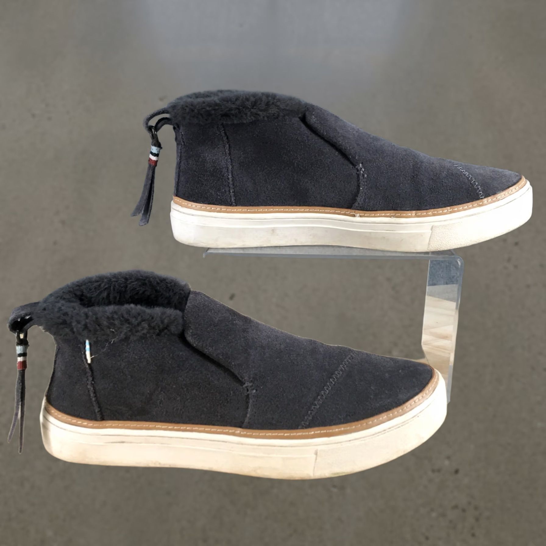Toms TOMS Shoes Womens 7.5 Paxton Mid Top Slip On Lined Sneakers Gray Suede Casual Shoes Size M / US 6-8 / IT 42-44 - 1 Thumbnail