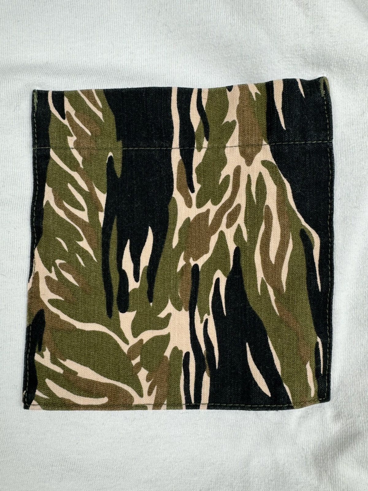 Global Work Global Work camo print pocket tee essential basic workwear Size US M / EU 48-50 / 2 - 5 Thumbnail