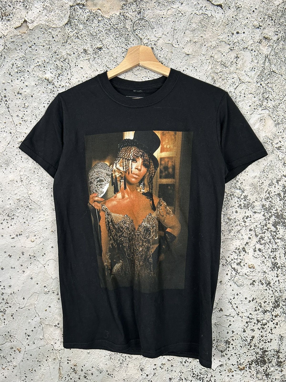 Beyoncé Renaissance CD and T on sale shirt box set Pose #2