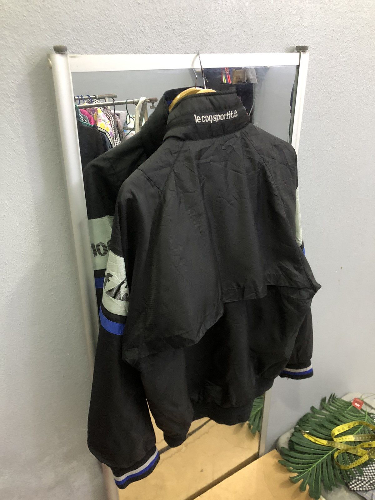 Le Coq Sportif Vintage 90s Le Coq Sportif Windbreaker Hidden Hood Size US L / EU 52-54 / 3 - 14 Thumbnail