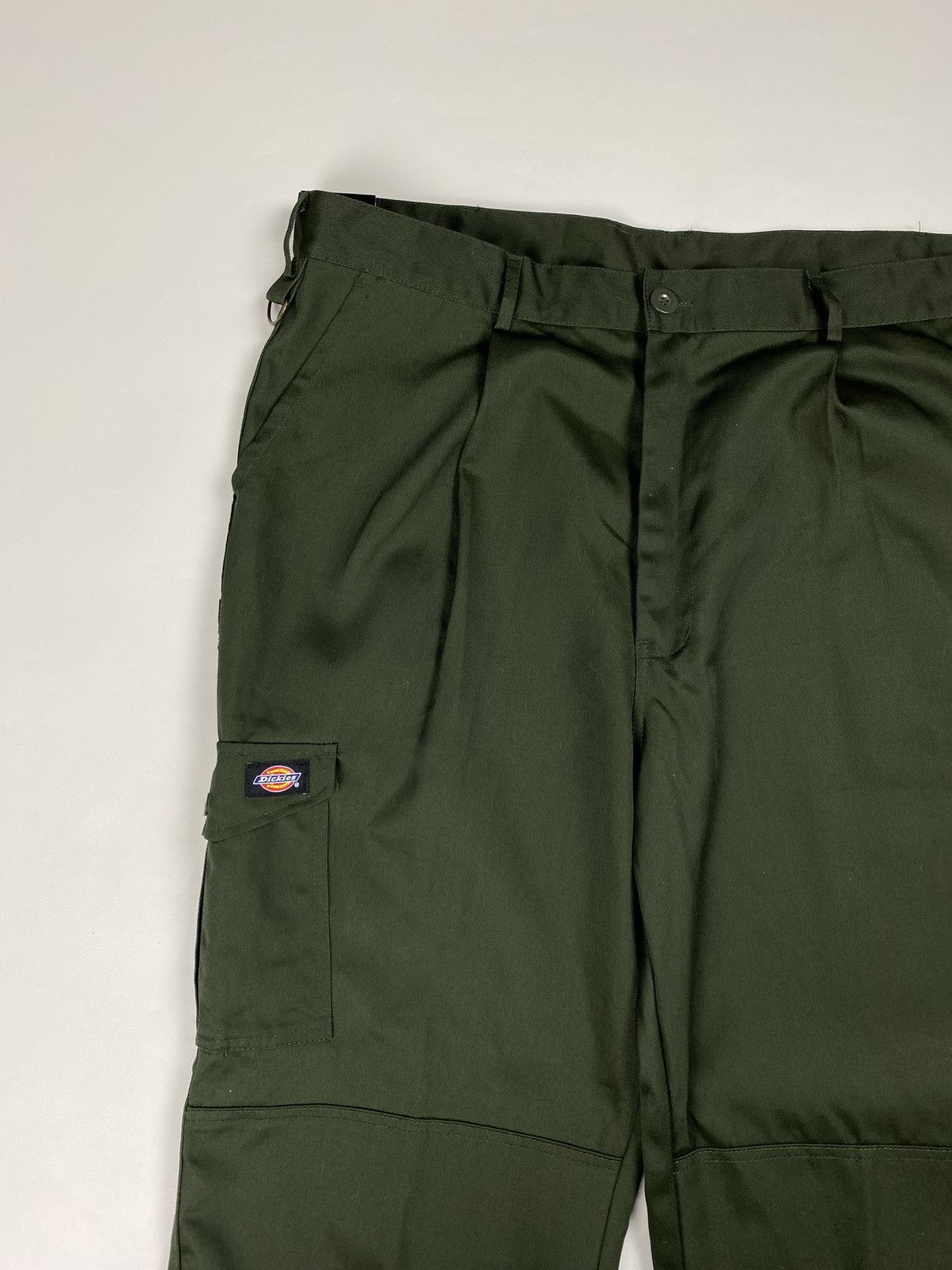 Dickies BNWT! Dickies Workwear men’s cargo pants trousers Size US 42 / EU 58 - 8 Thumbnail
